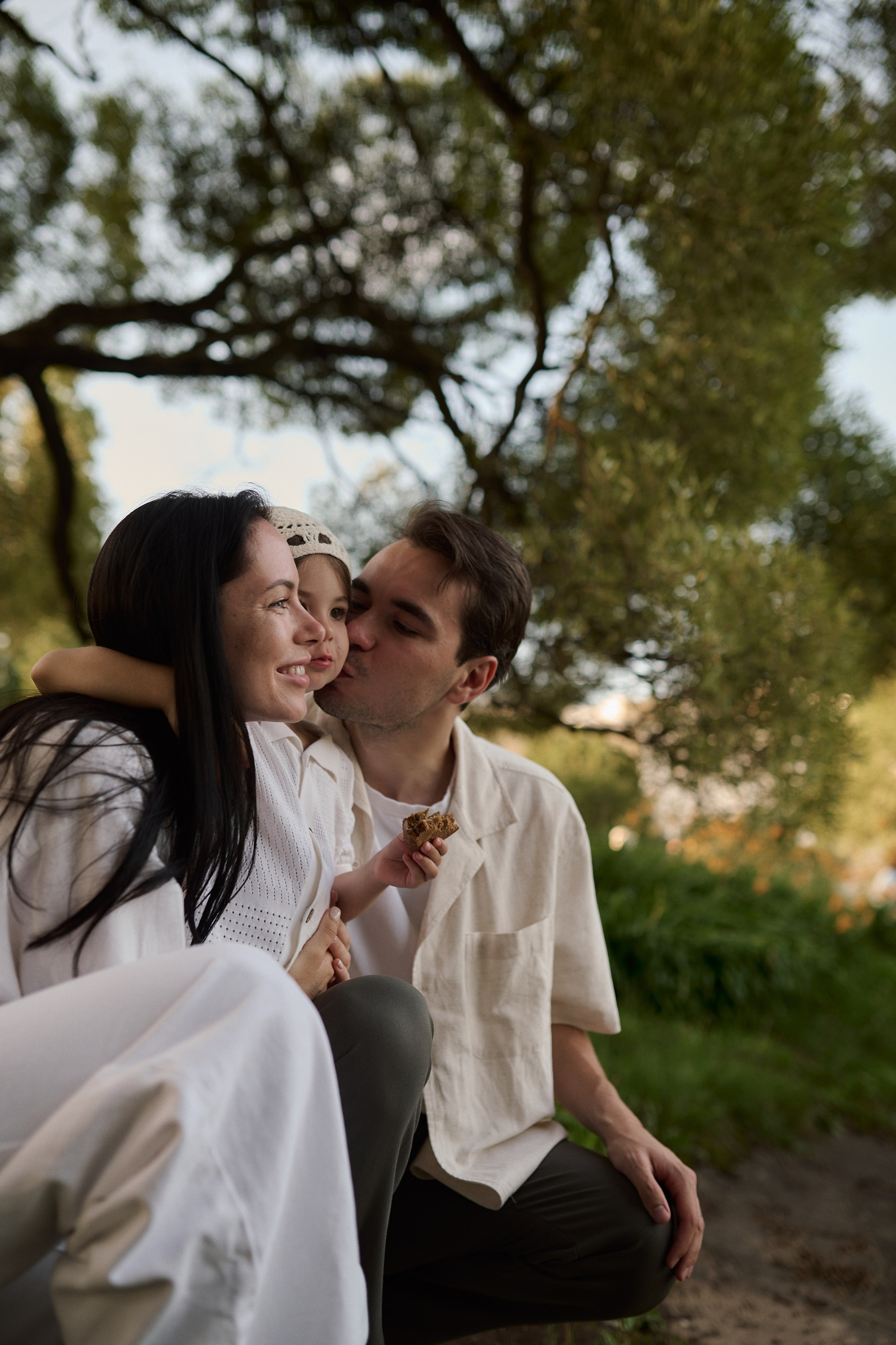 Рохус, Юля и Оливия в парке Останкино. Семейный и свадебный lifestyle-фотограф в Москве Мария Петрова