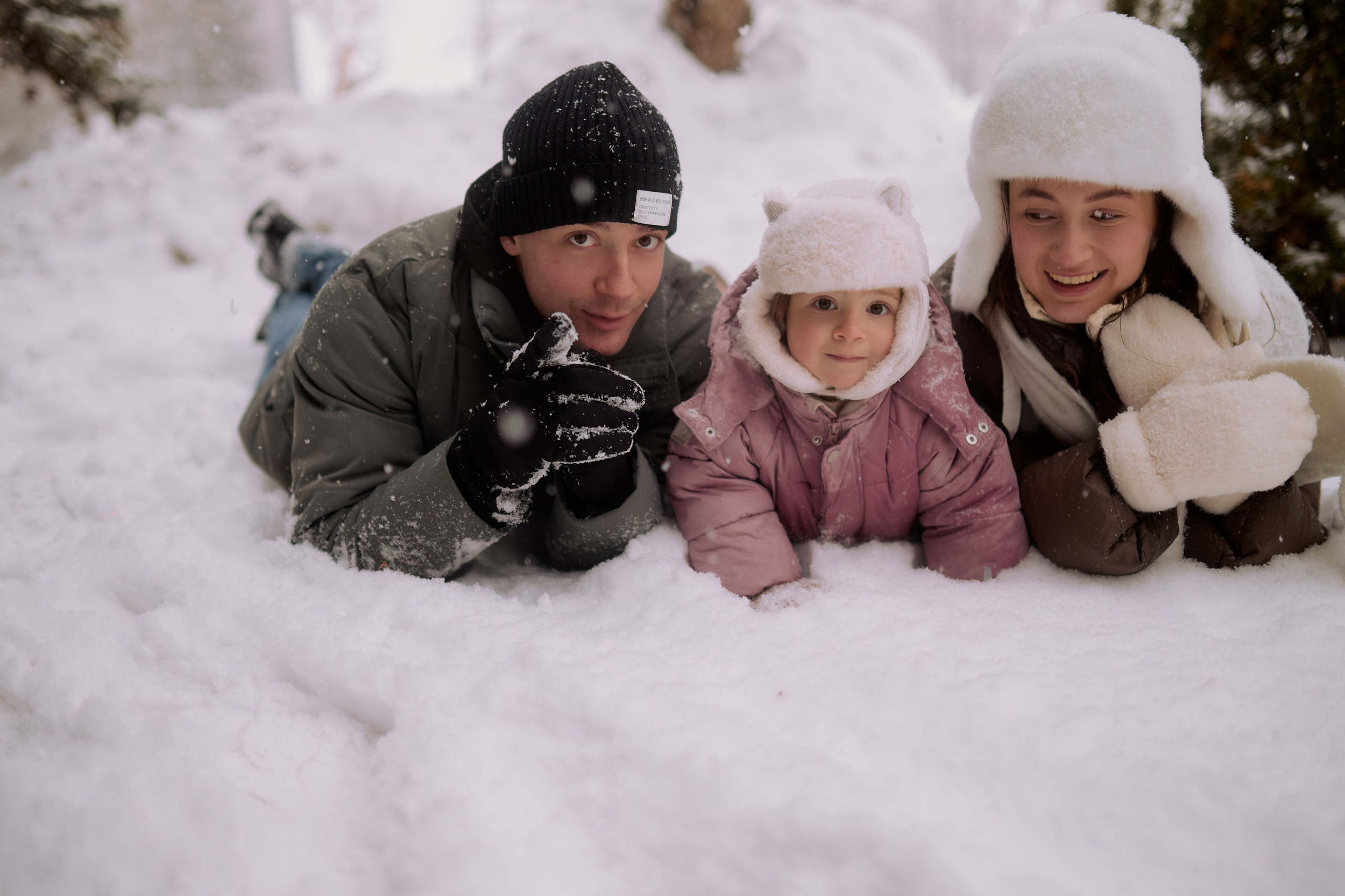 Андрей, Леся и Василиса в снежном парке. Семейный и свадебный lifestyle-фотограф в Москве Мария Петрова