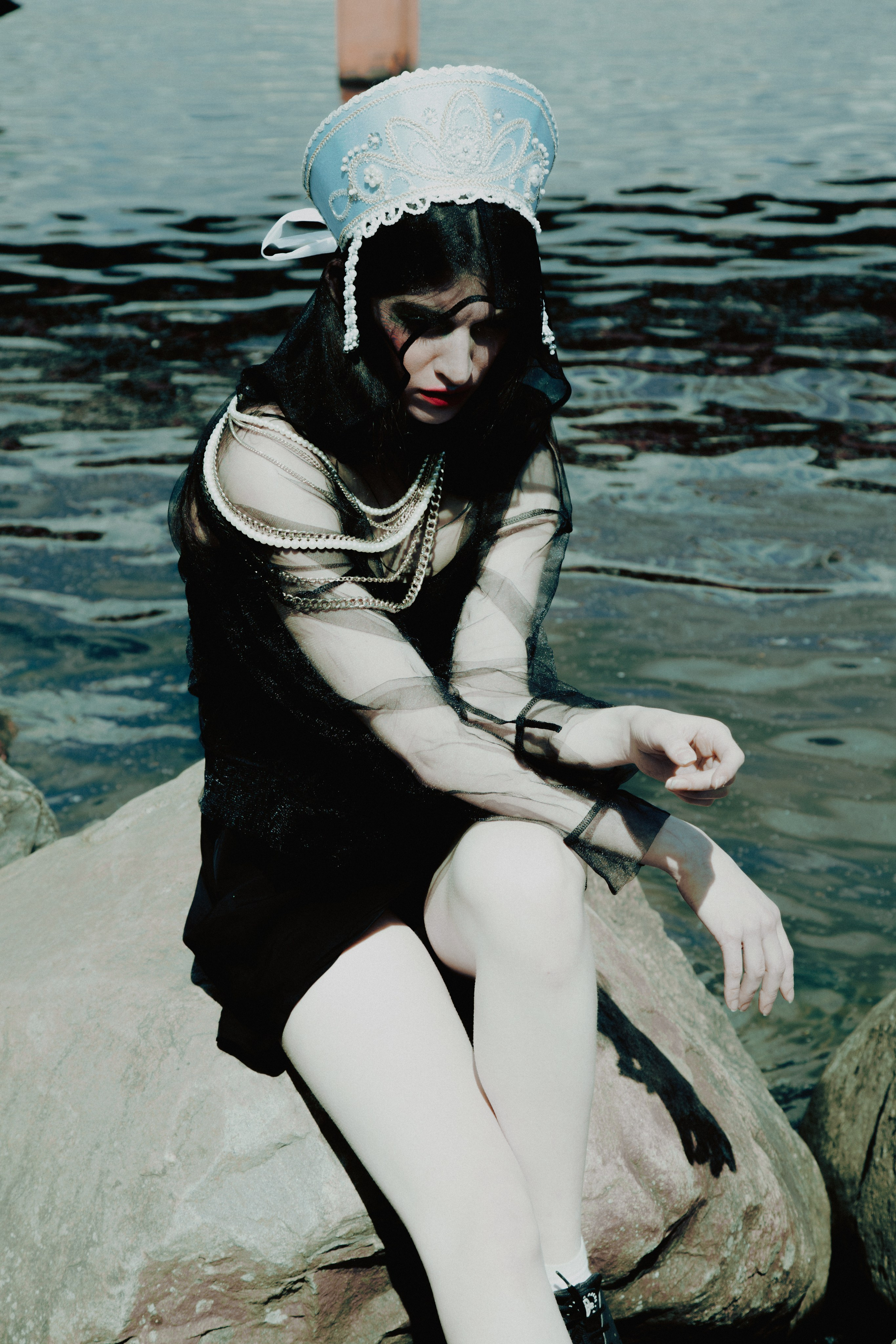 Кокошник в заброшках. Креатор Ольга Яш