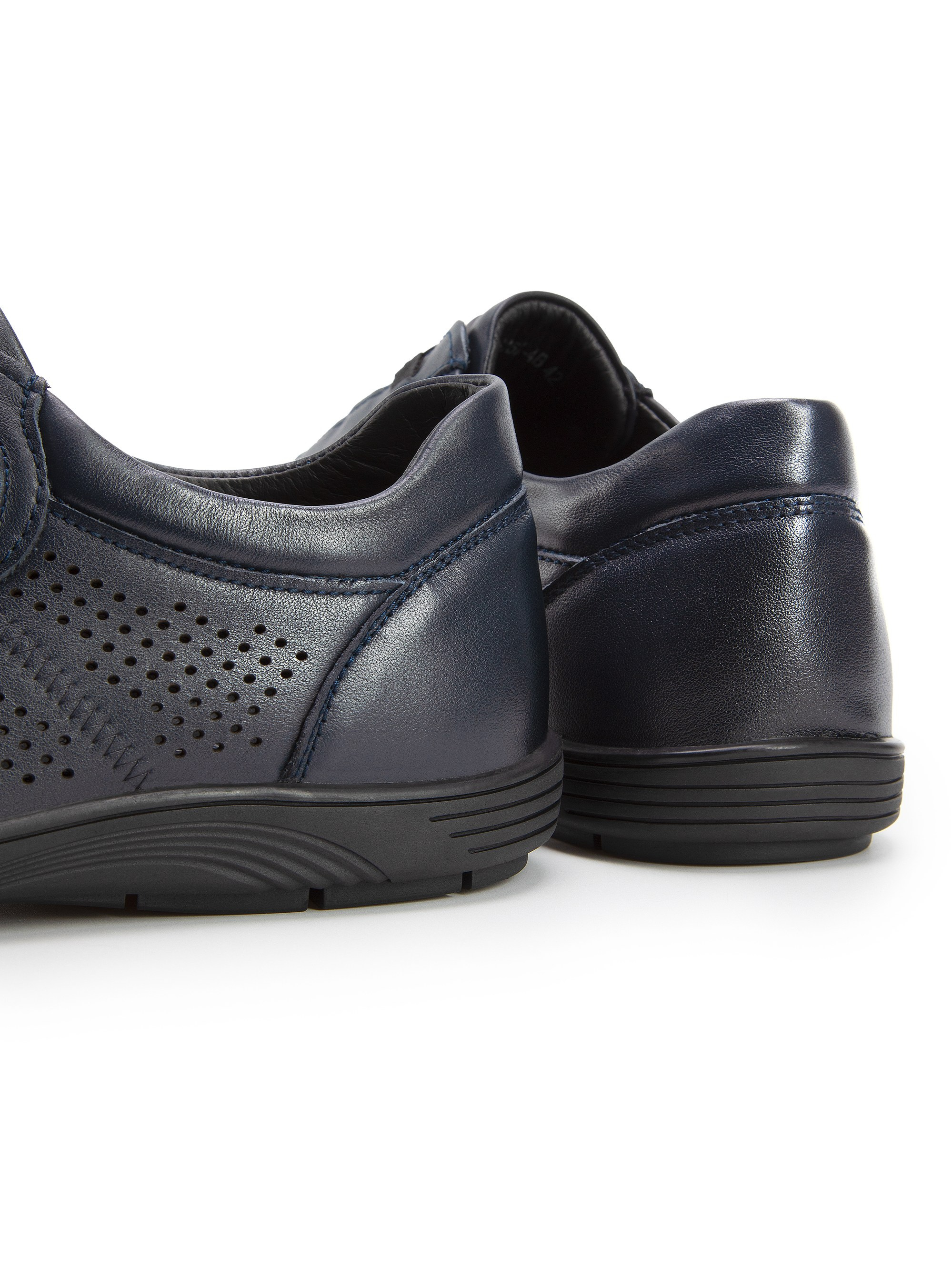 Каталожная фотография обуви. Фотограф в Москве Егор Гончаров