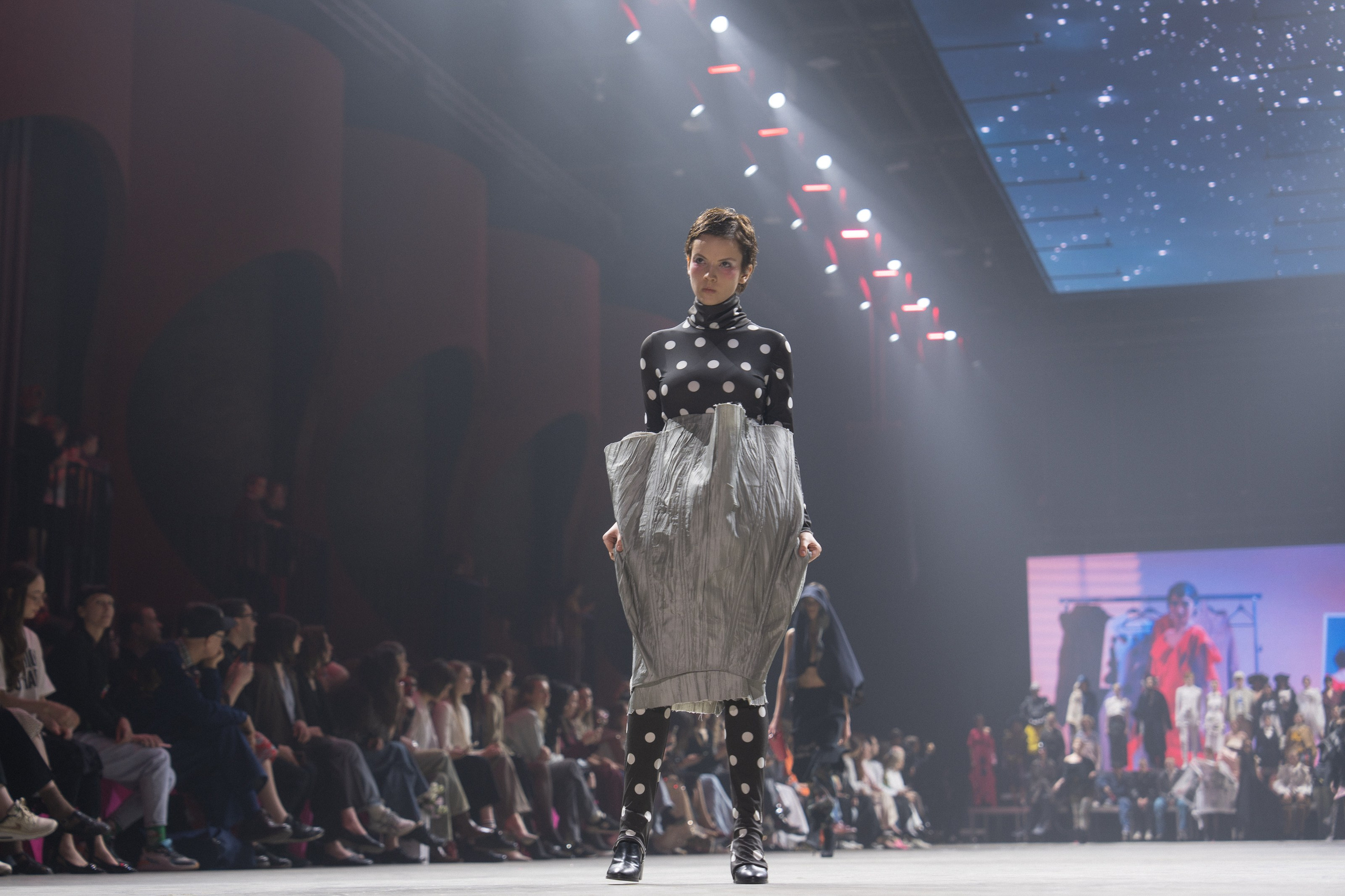 Показ Школы дизайна НИУ ВШЭ. Фотограф Николай Прокофьев модельные тесты в Москве