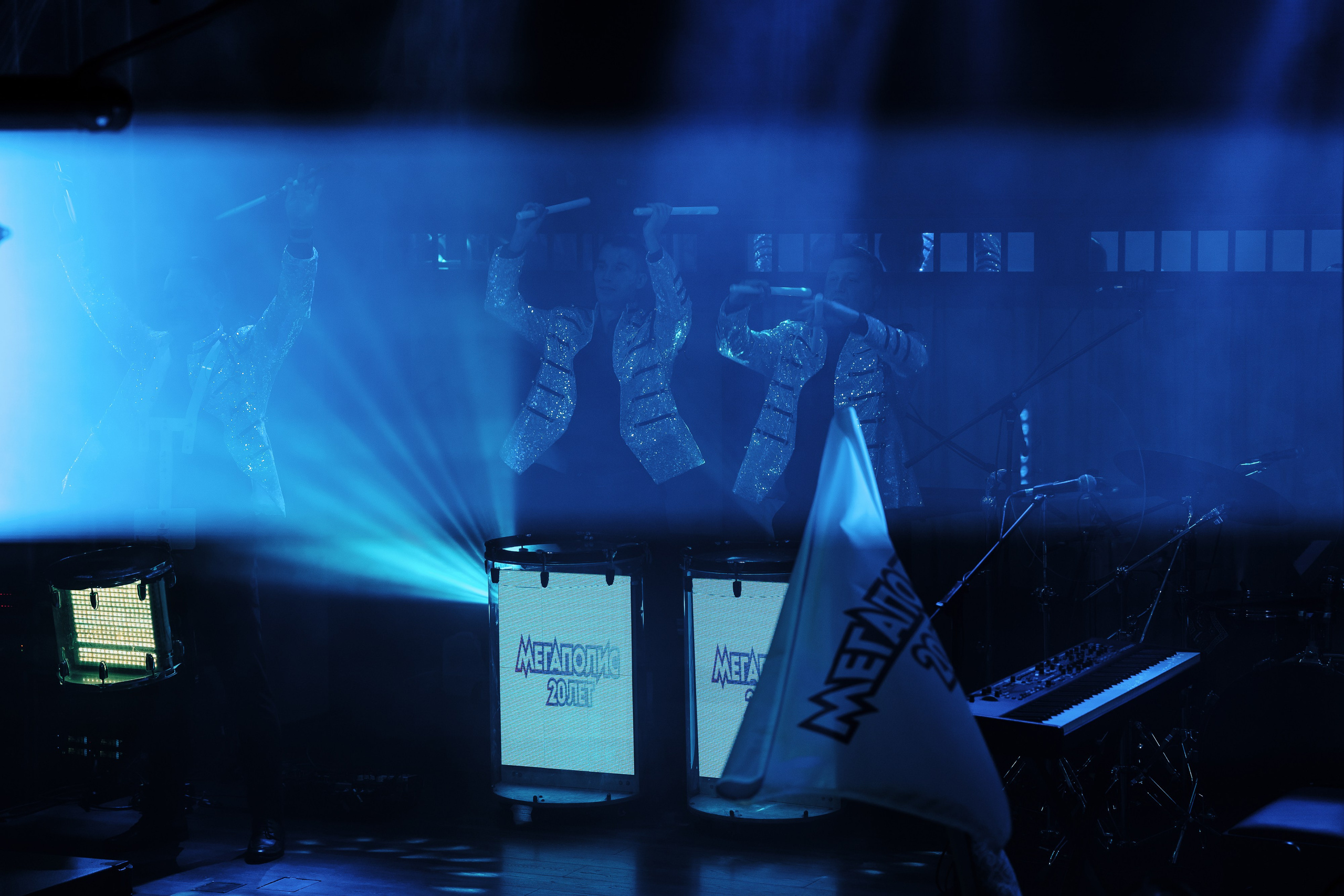 20 ЛЕТ МЕГАПОЛИС ЧЕЛЯБИНСК ХЕДЛАЙНЕР ЕЛКА. Репортажный фотограф Зуев Роман г. Челябинск