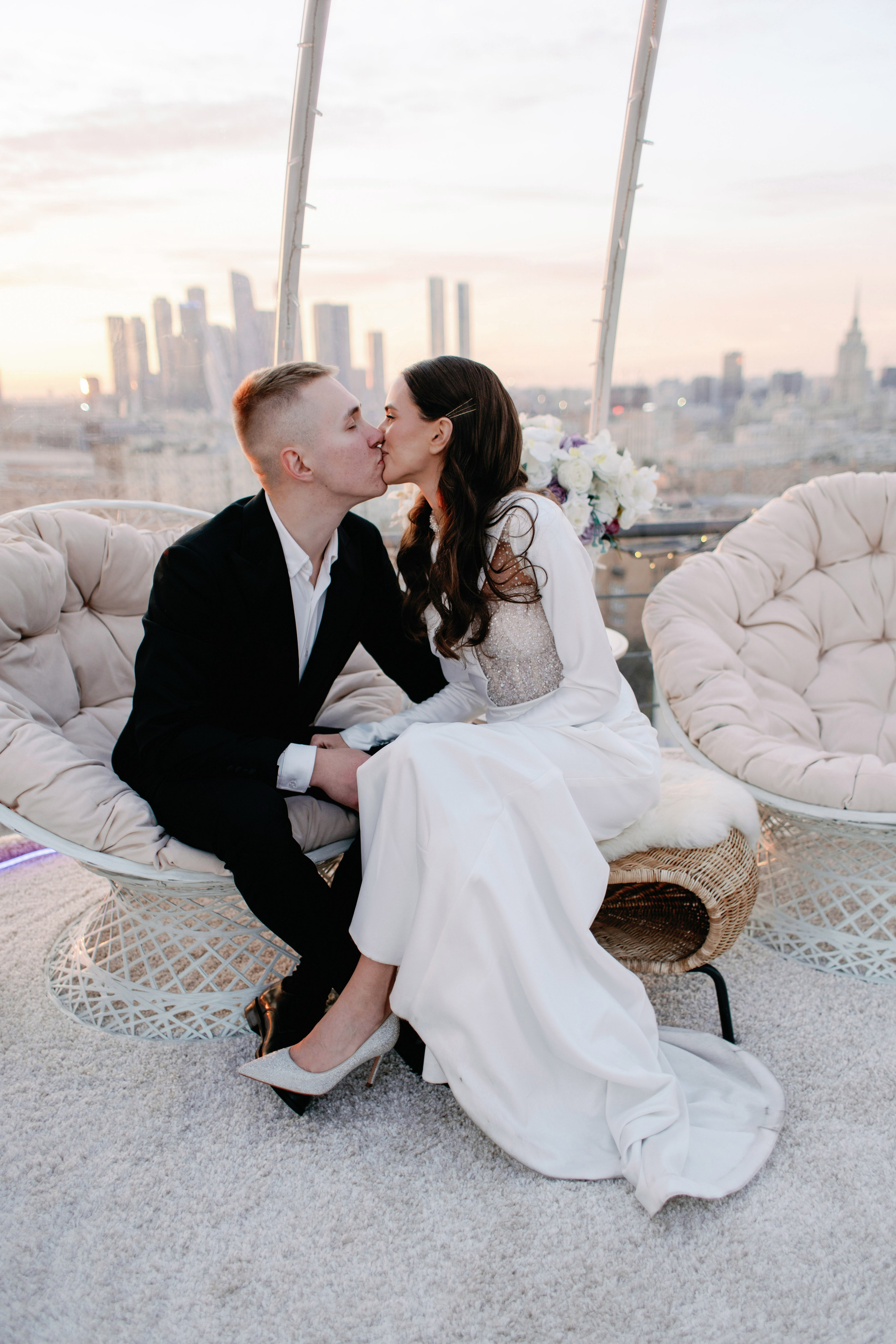 Свадьба для двоих в Москве, фотосессия на крыше, сборы, прогулка в Barvikha Luxury Village