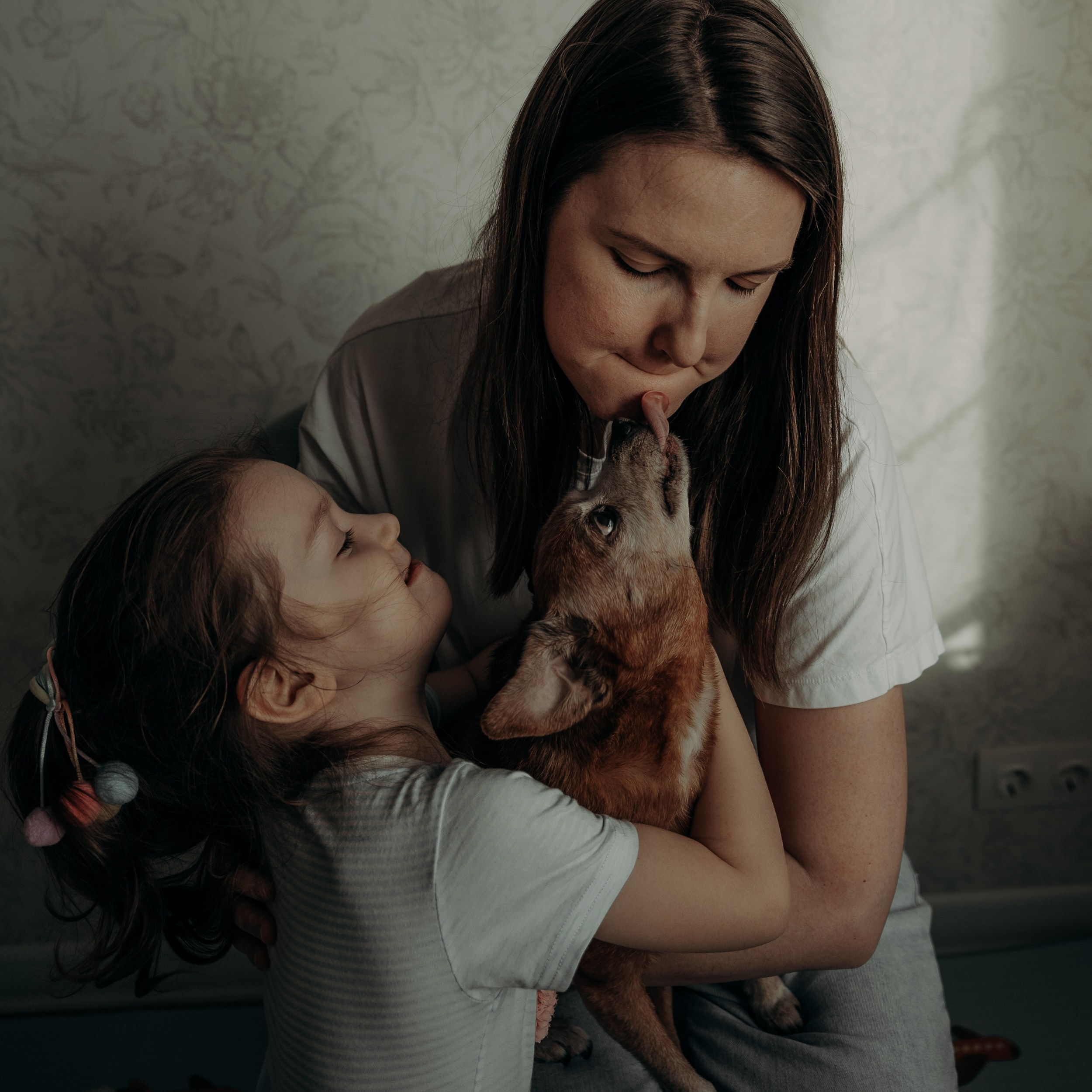 Geweldige familie met kinderen. Fotoverhalen van jou, je gezin en misschien je huisdier