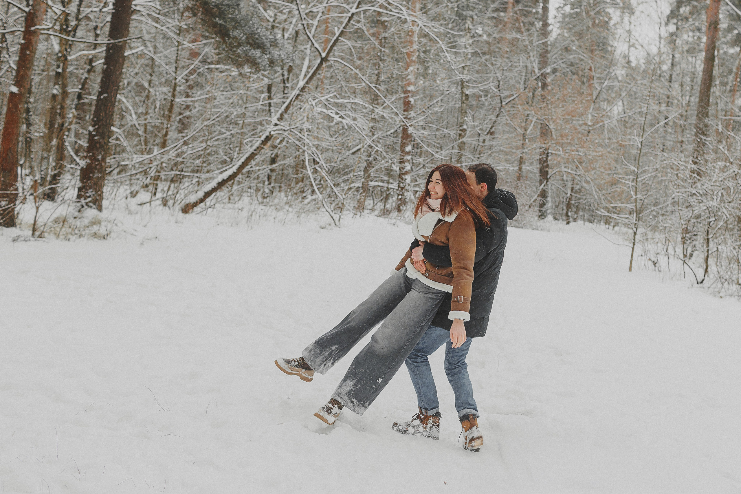 Зимняя фотосессия в лесу с собакой. Фотограф в Москве и Люберцах Анна Ушакова