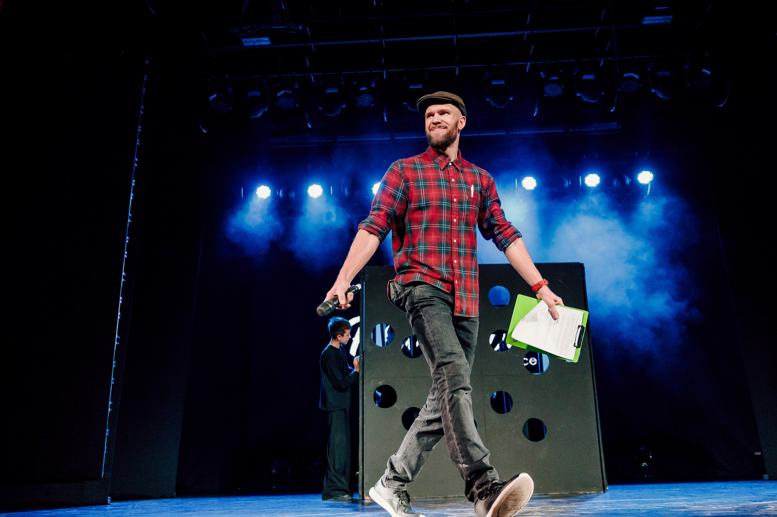 Отчётный концерт танцевальной школы «Red Rabbits» 2025. Лёшка Варзегов — фотограф