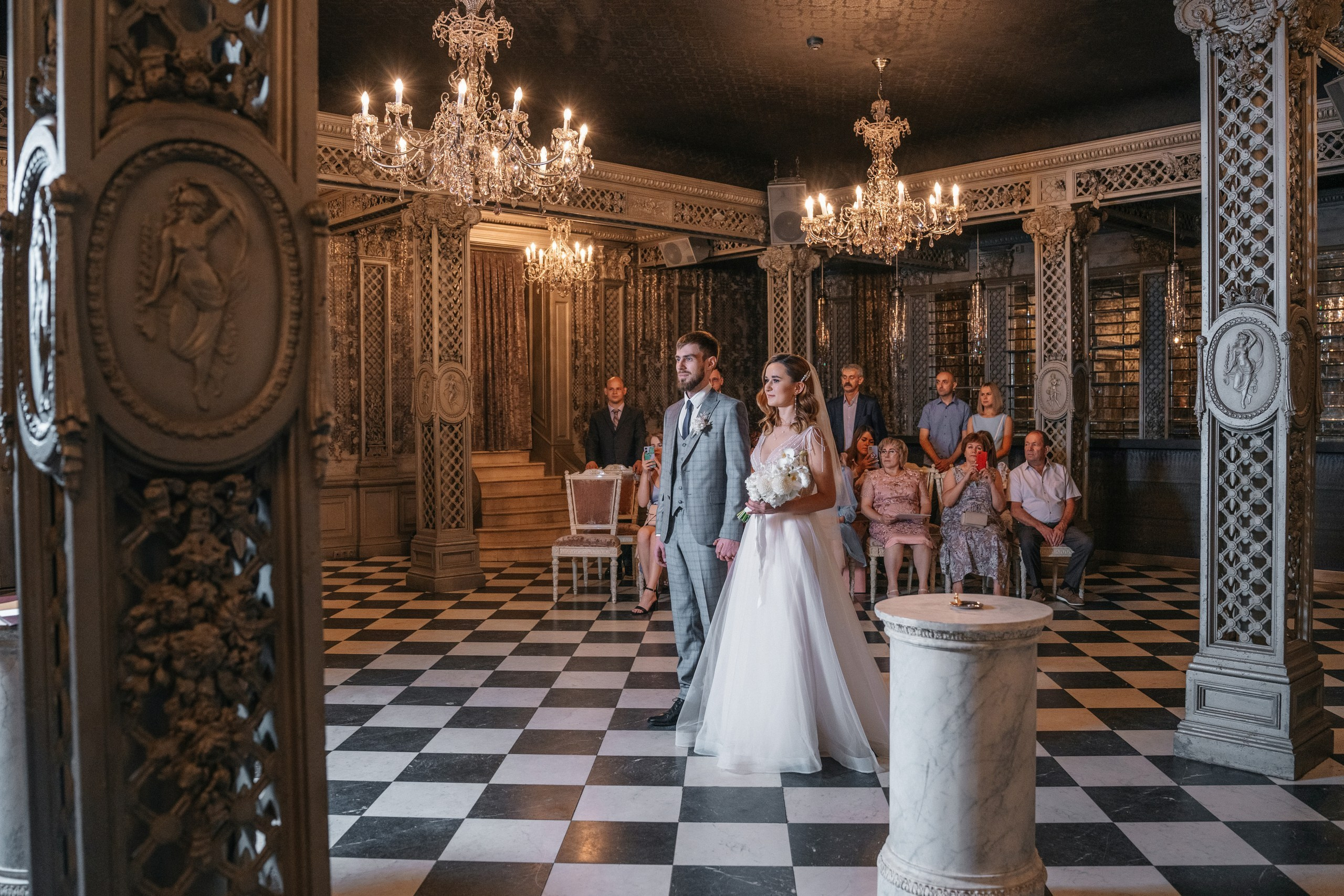 Свадебная фотосессия в отеле Золотое кольцо (Golden Ring Hotel) и ресторане Турандот