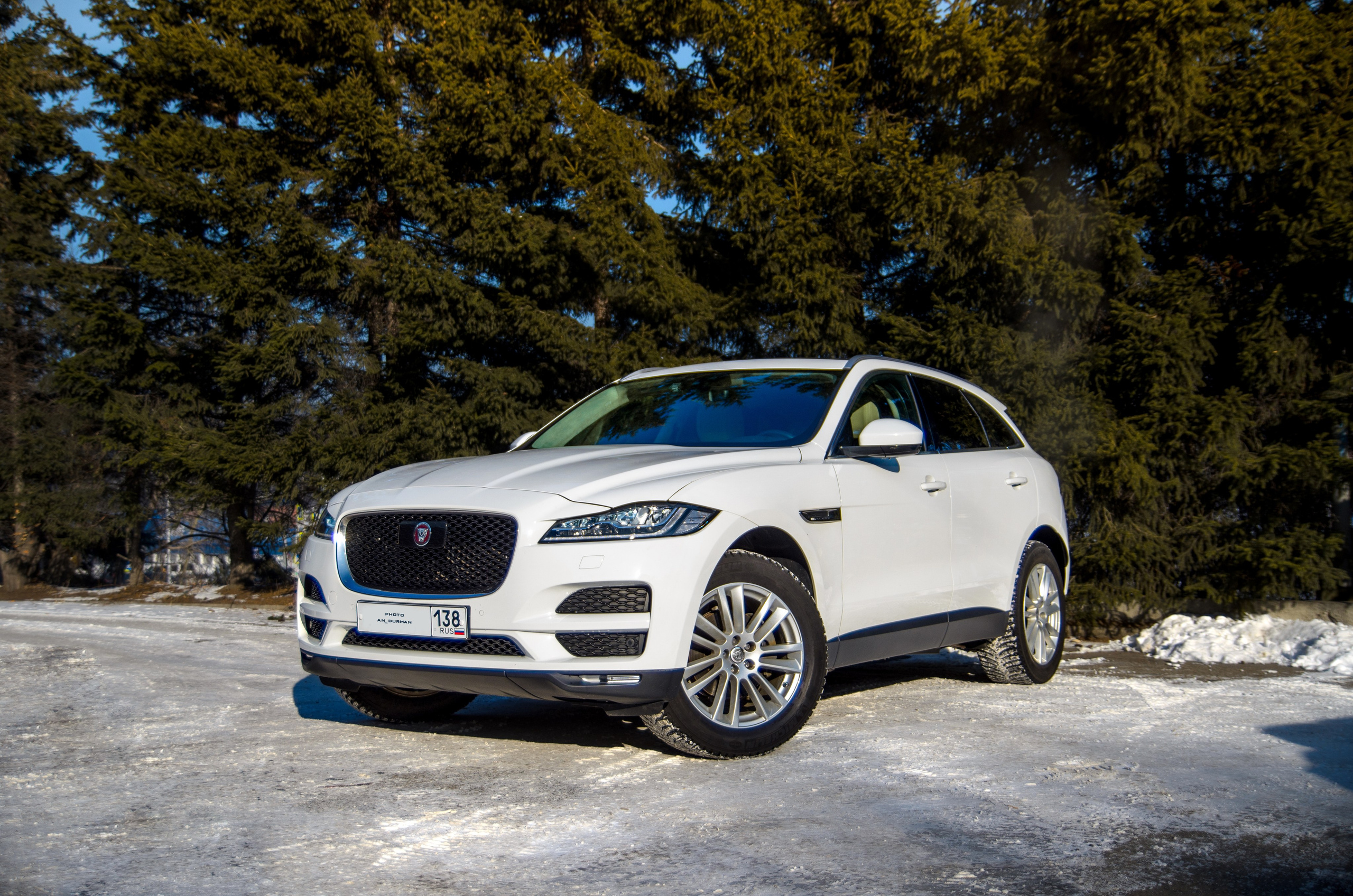 Фото для продажи авто Jaguar F-Pace 23'. Фотограф, видеограф и пилот дрона на Байкале