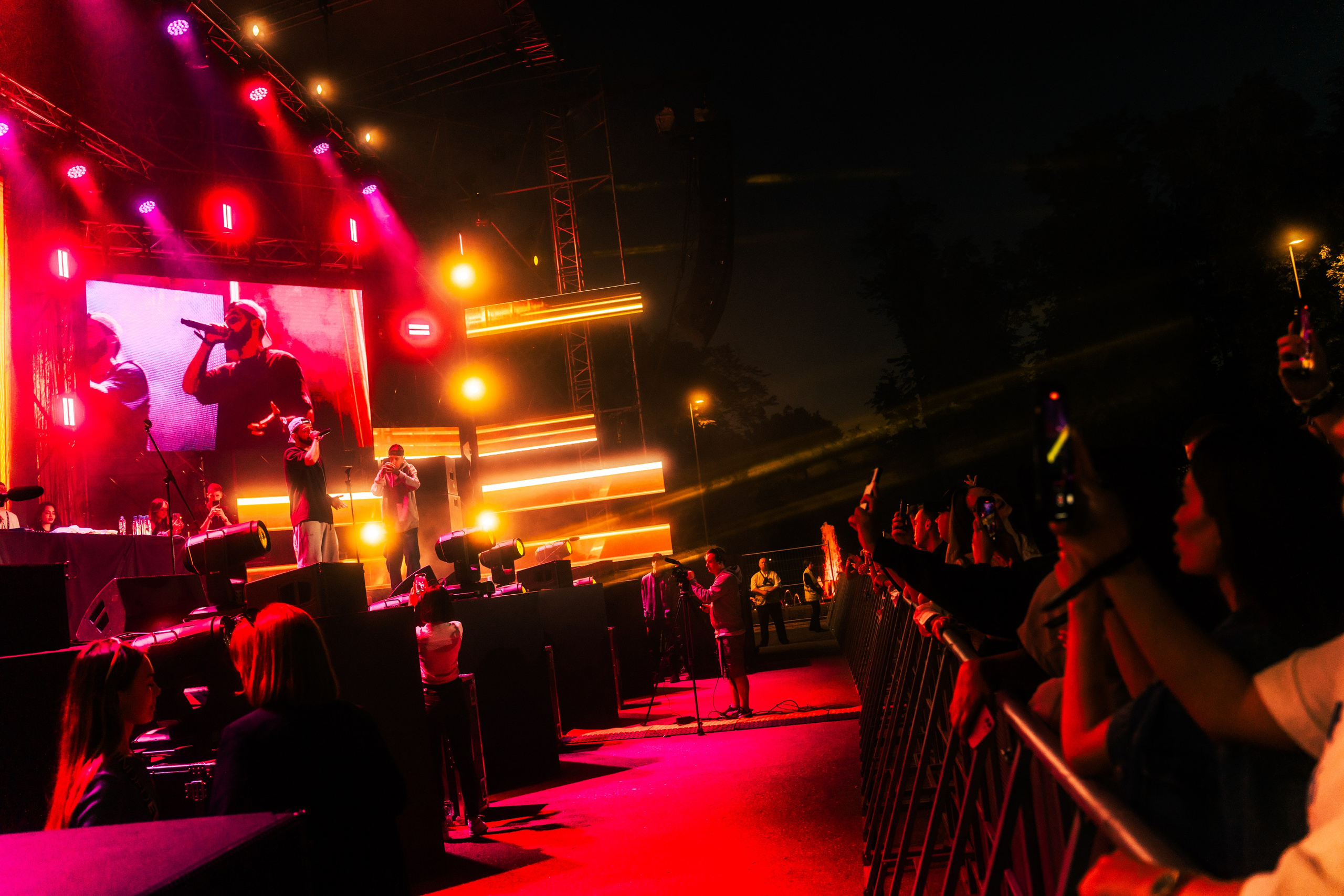 Концерт Jakone & A.V.G на фестивале Grounded Event. Ilya Foxy — автомобильный фотограф