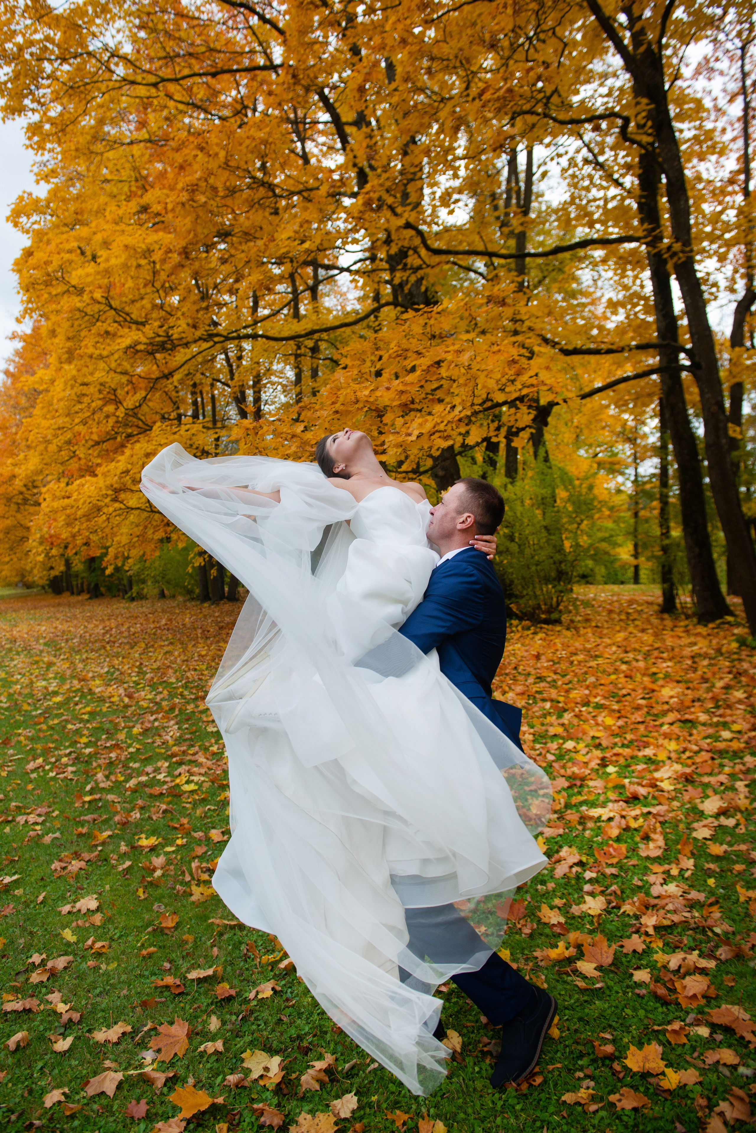 Осенняя свадебная прогулка в Екатерининском парке в Пушкине. Портретный, семейный и свадебный фотограф в Санкт-Петербурге и в Пушкине Ширяев Денис