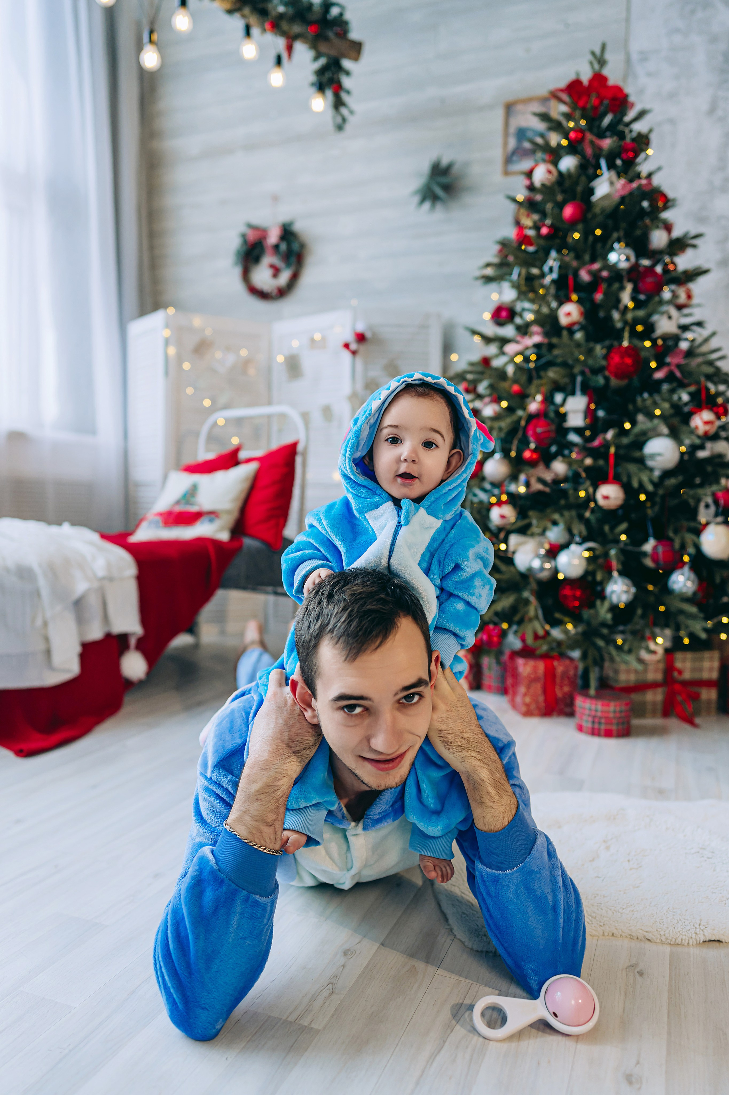 Семейная фотосессия в студии с ребенком
