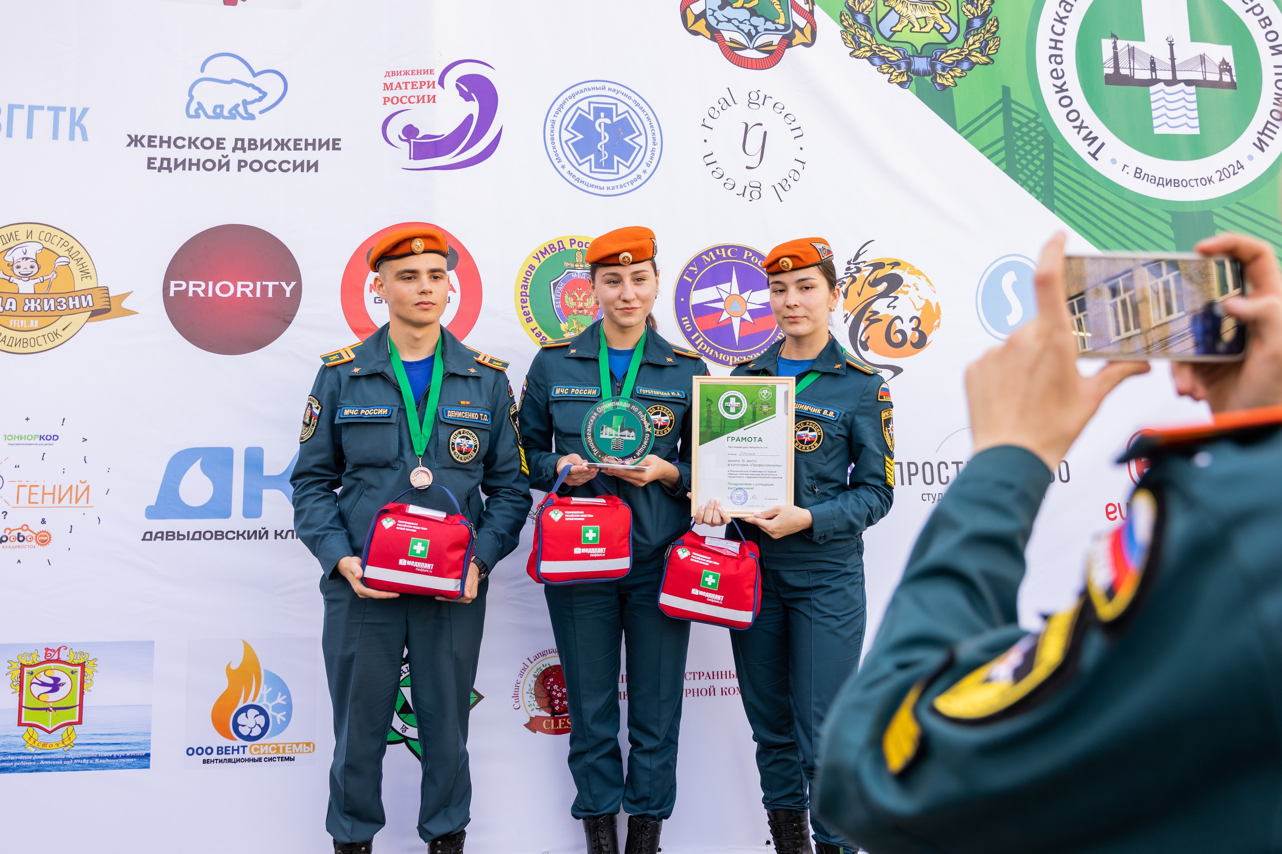 Олимпиада Первой помощи. Выпускные альбомы во Владивостоке