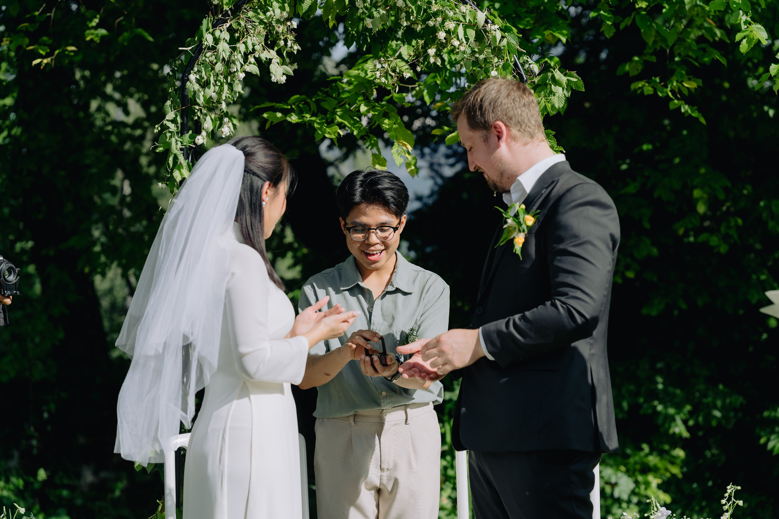 Nhi & Samuel | courtyard. Photographe de Mariage Professionnelle — Genève & Suisse Romande | Tanya Creator