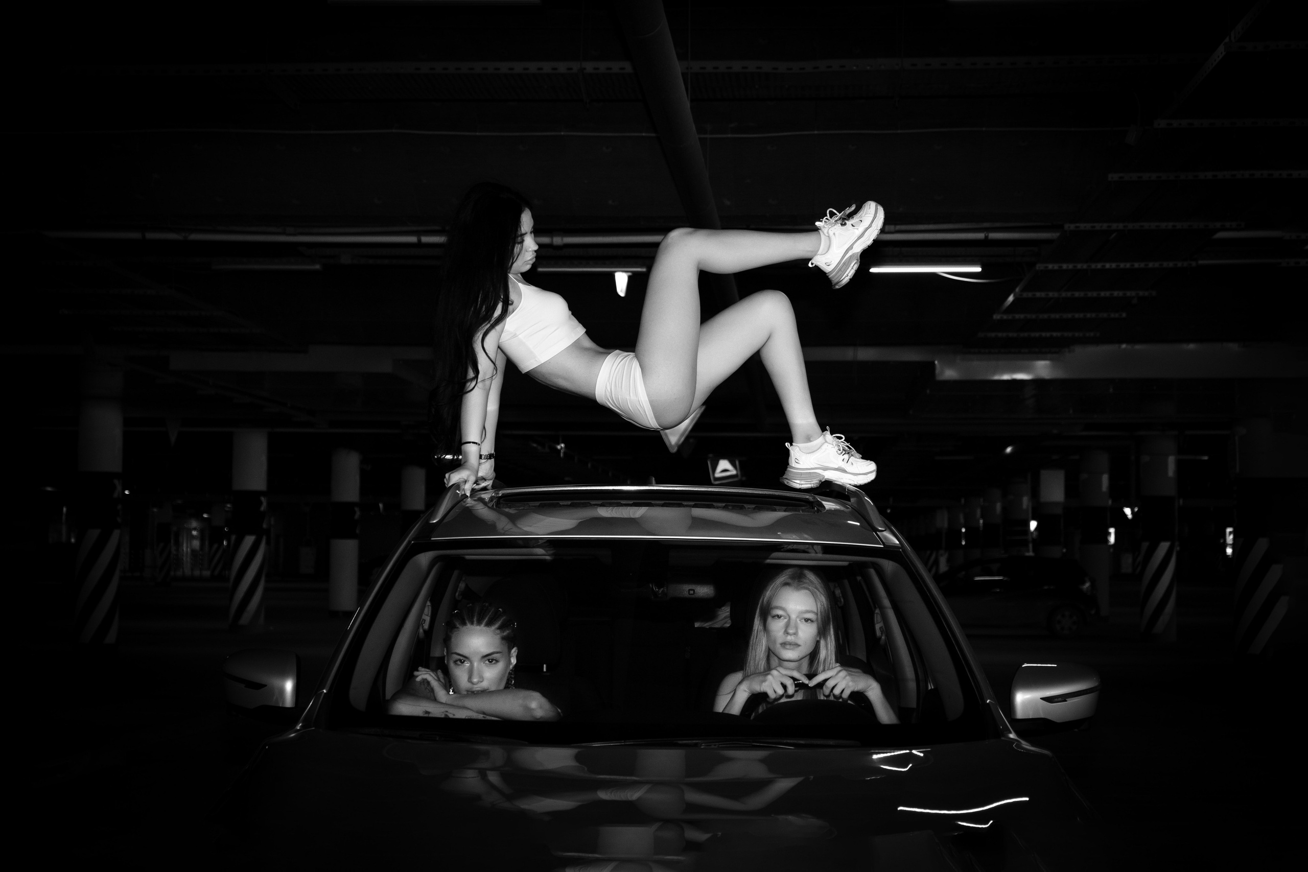 На парковке. Женский фотограф в Новосибирске Вячеслав Семакин