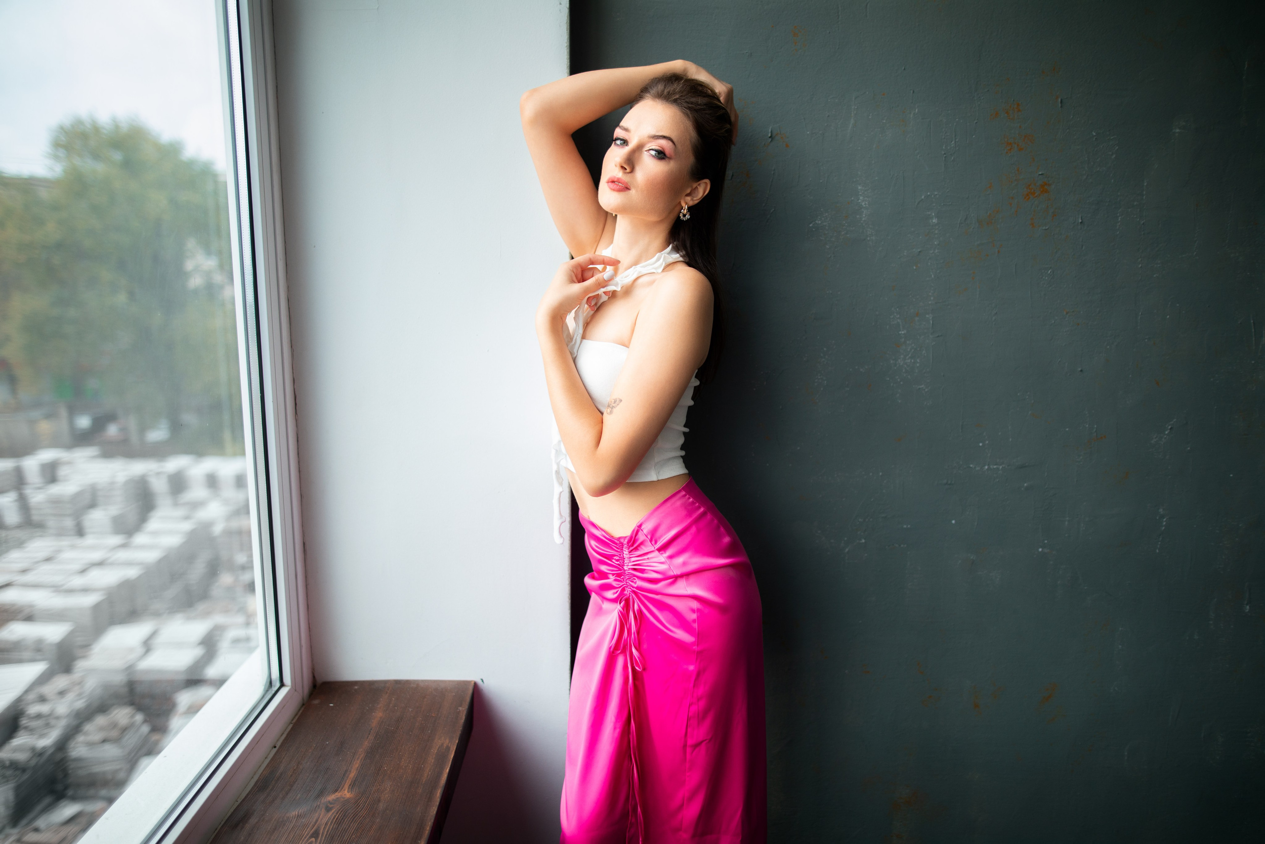 Студийный фотосет с Анастасией в минимальном интерьере в формате для «себя»