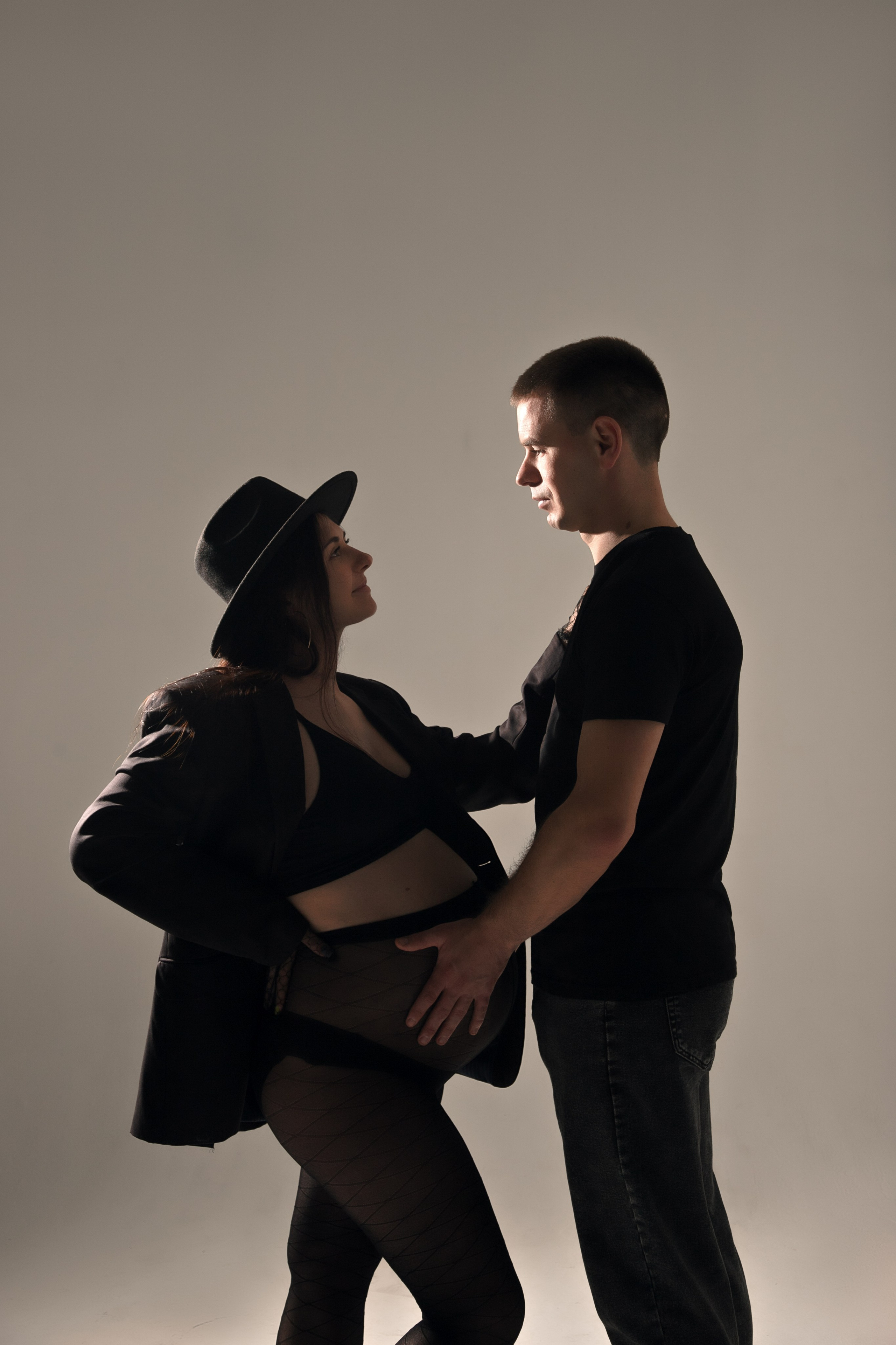 Фотосессия беременности в фотостудии. Профессиональный фотограф в Москве