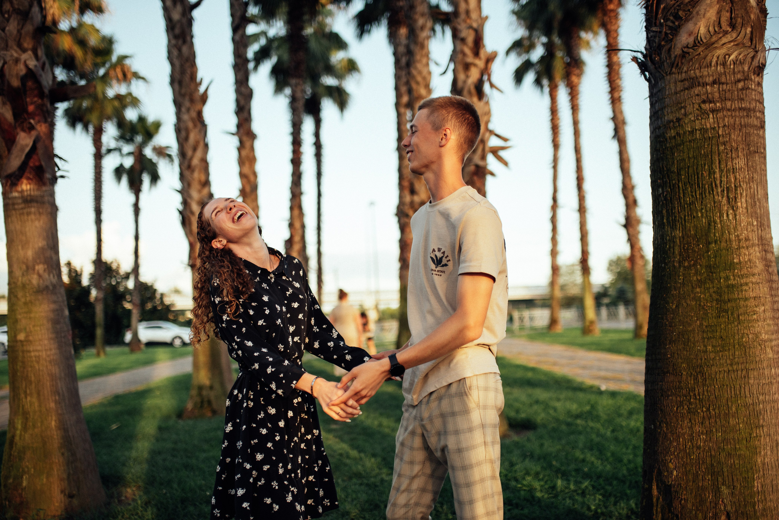 Фотосессия lovstory лавстори в Сириусе на аллее пальм. Фотограф в Сочи — Маргарита Поганова