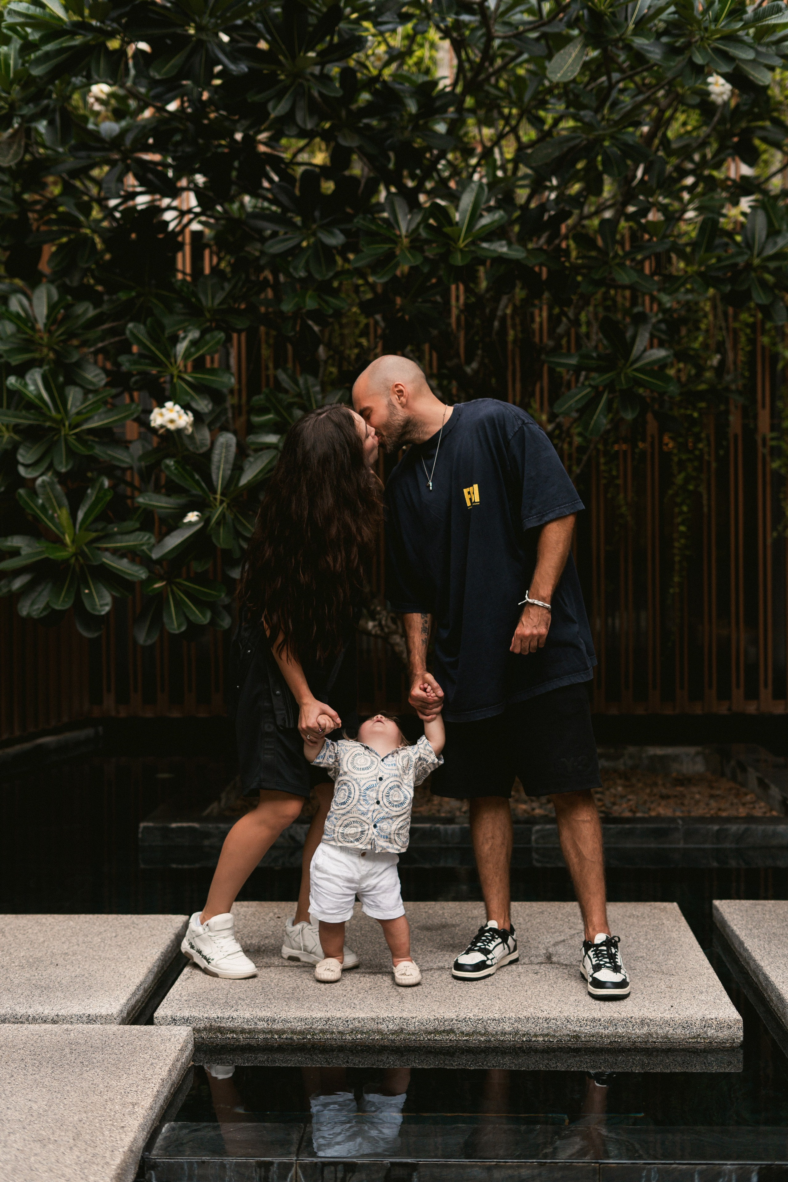 Семейная фотосъёмка на Пхукете – тепло, искренность и любовь вашей семьи на фотографиях. Ян Долматов — фотограф, видеограф и продюсер на Пхукете, Таиланд