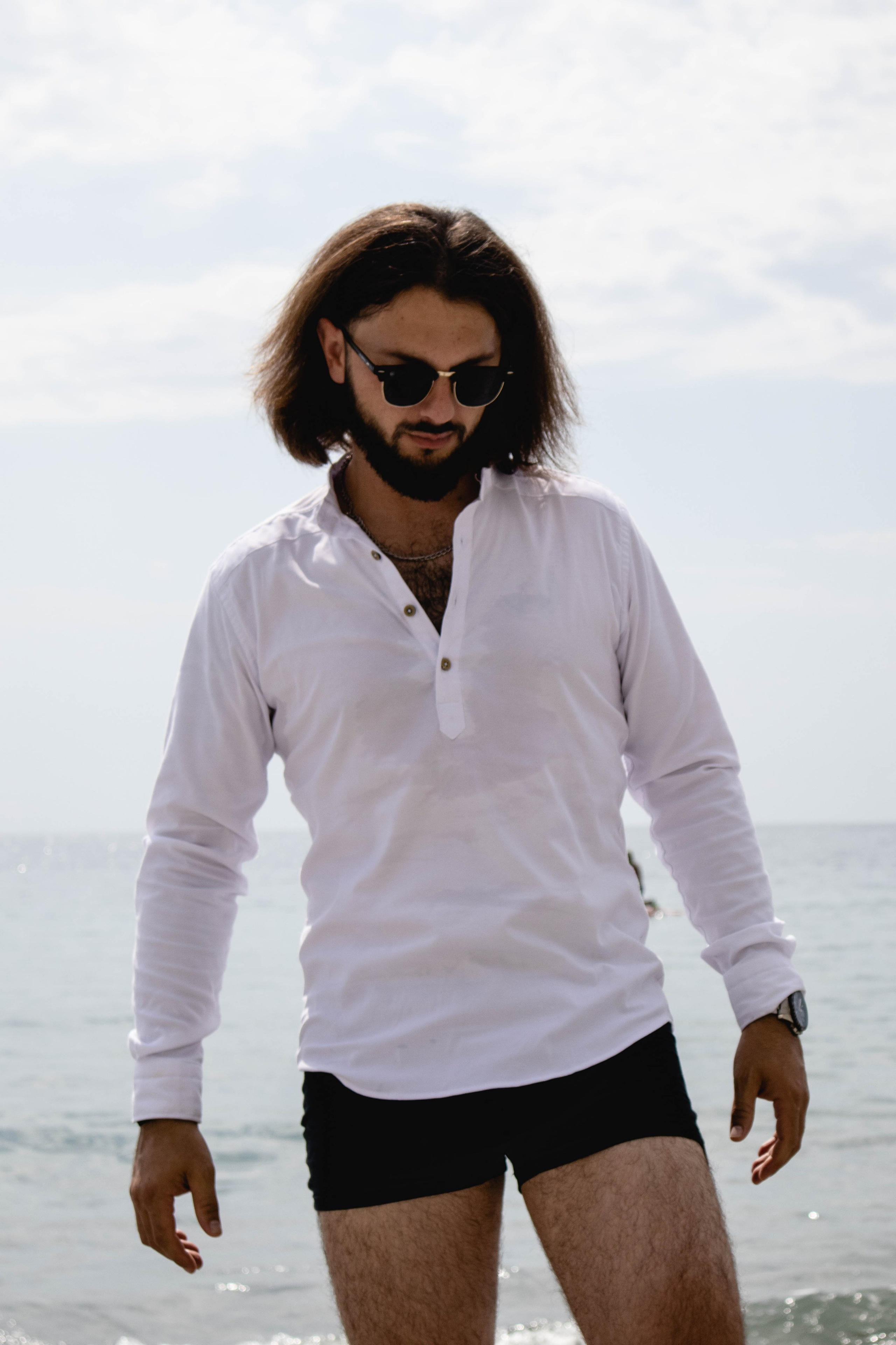 «Шаги по волнам: берег мечты». Уличный фотограф Города N