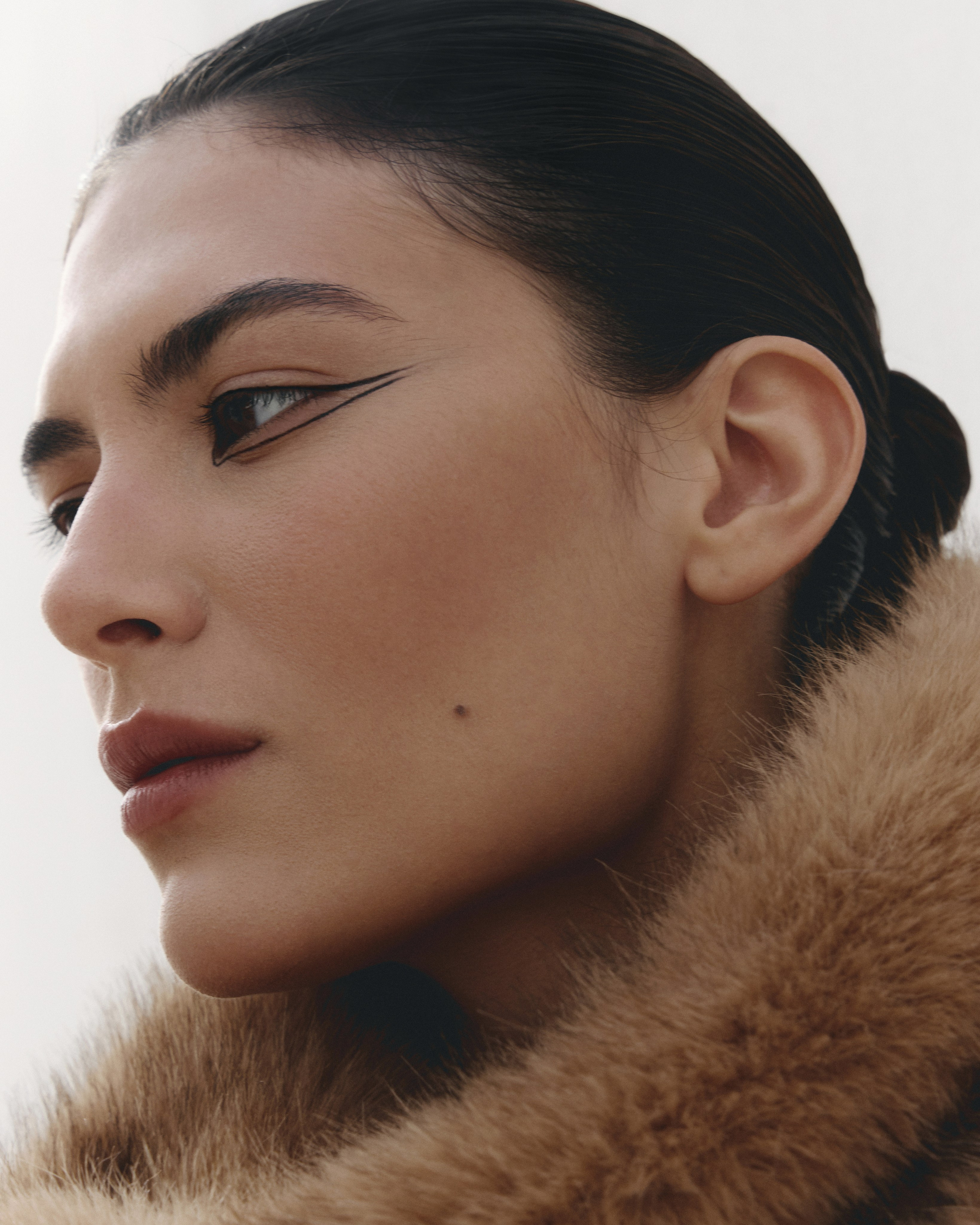 Diana. Fashion and model test photographer based in Dubai and Abu-Dhabi