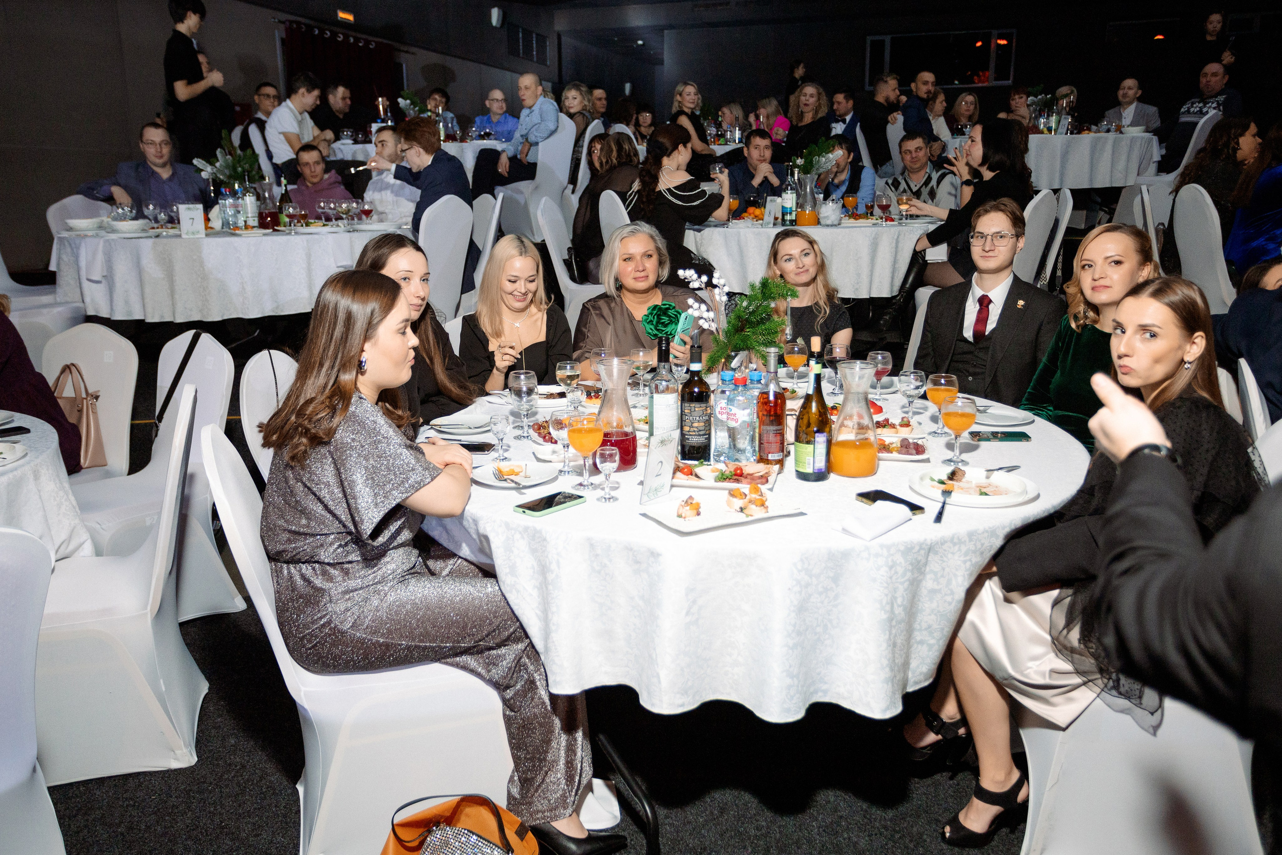 РЕПОРТАЖ: НОВЫЙ ГОД В ДК МЕТАЛЛУРГ. Профессиональный фотограф в Ижевске Леша Петров