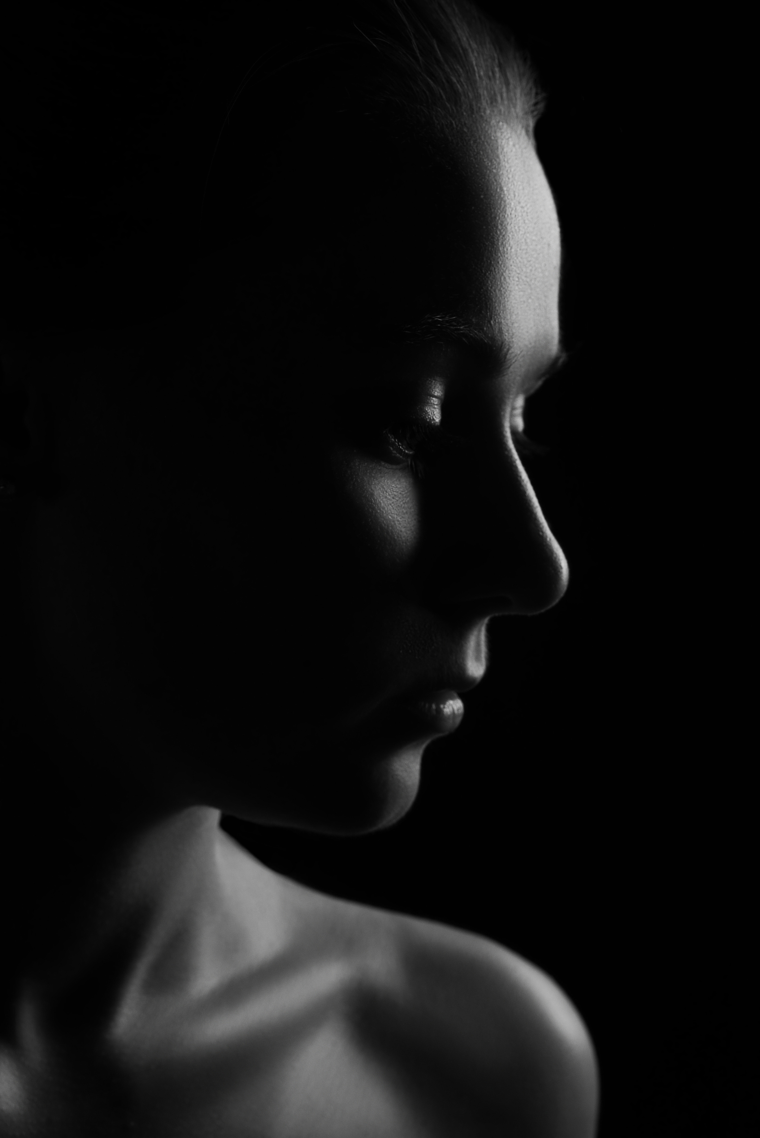 Студийная фотосессия. Минимализм. Игра теней, контрасты в фото. Женский фотограф Санкт-Петербург Александра Колий