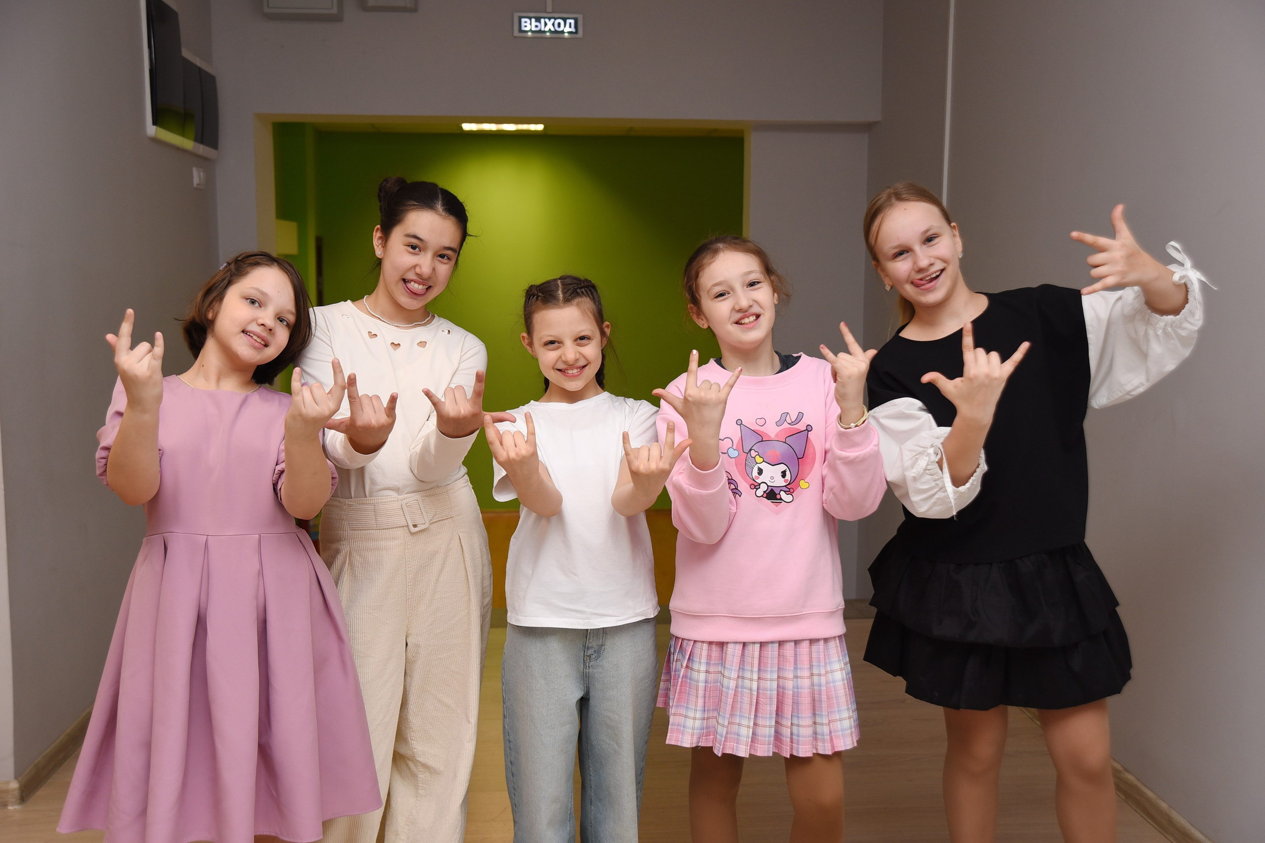 Фотоальбомы для средней и младшей школы. Стильные выпускные альбомы, детские фотосессии, сюжетные фотографии