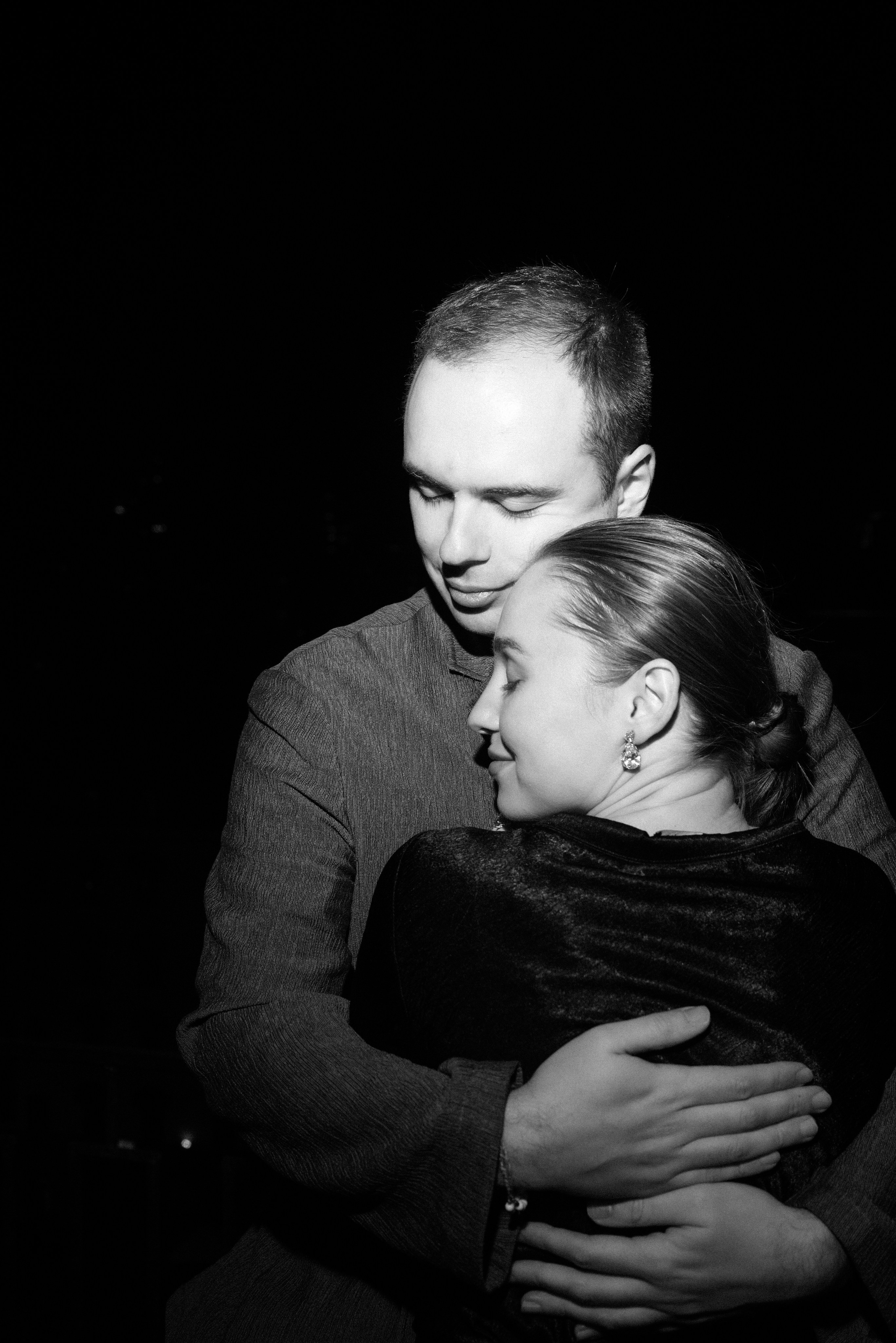 Обнимая. Свадебный, женский фотограф в Москве, Мытищах, Королёве Ксения Узилле