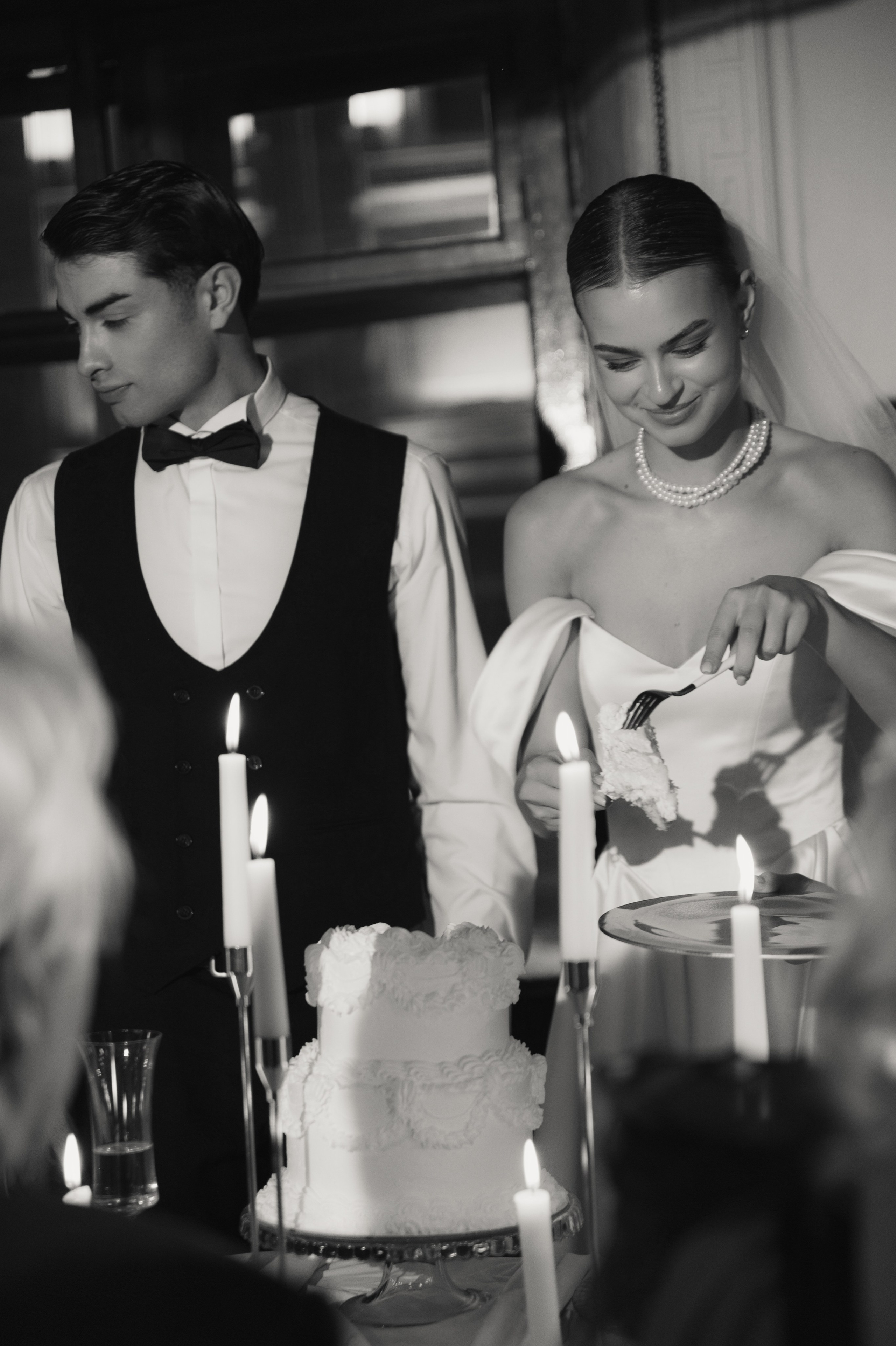 Камерный свадебный ужин при свечах в старинном особняке в фотостудии 21. Kult. Ярослава Ерина — свадебный фотограф в Москве