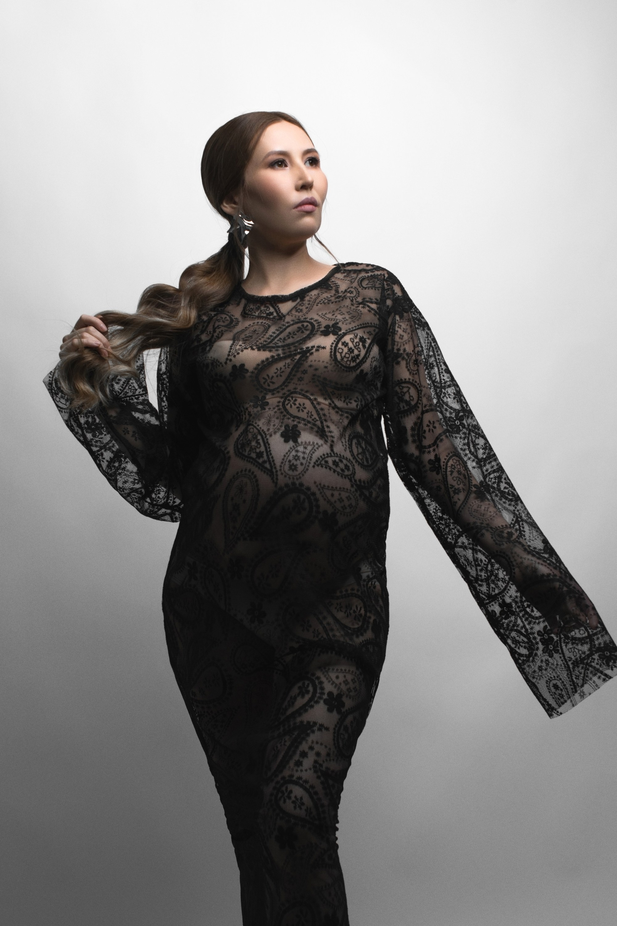 Фотосессия беременной в ажурном платье в фотостудии у детского и семейного фотографа, фотографа беременности и материнства Марины Смаль Тамбов, Липецк, Воронеж, Москва