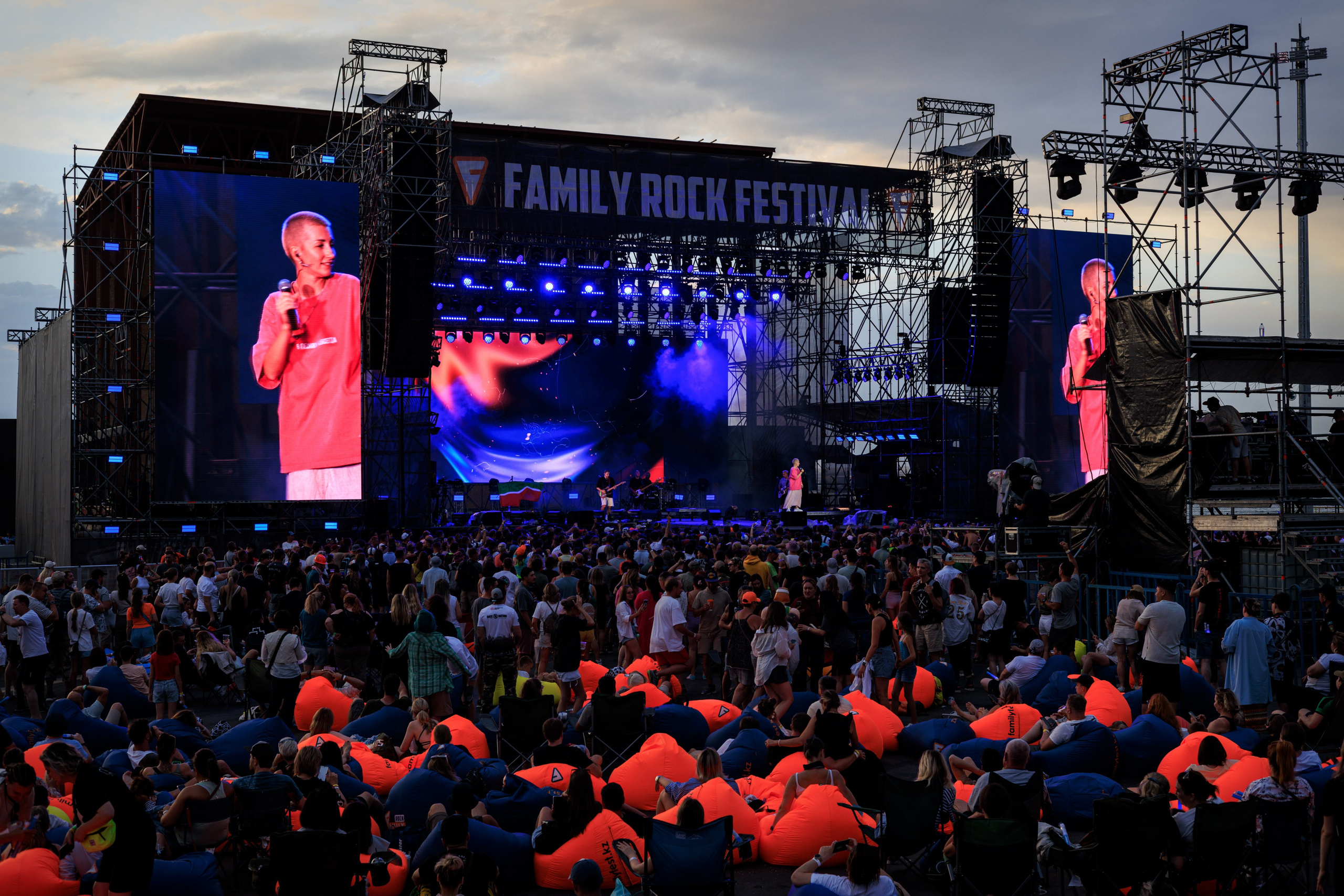 Бизнес-фотограф в Алматы — корпоративные съёмки, деловые портреты и репортажи. Профессиональный фотограф в Алматы