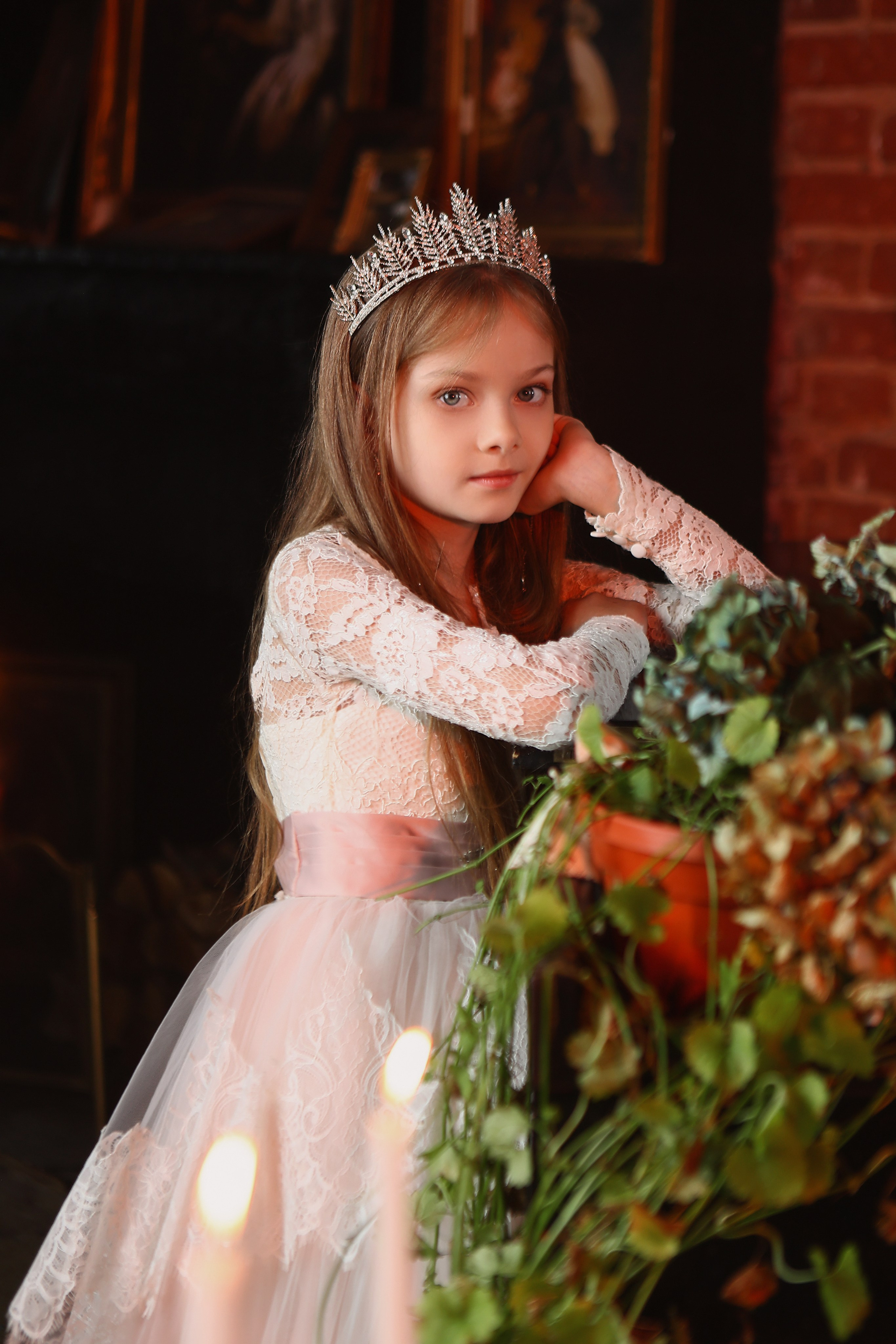 До конца августа снимаю мистическую сказку в локации МОХ. Фотограф Vivien Rocher г. Москва