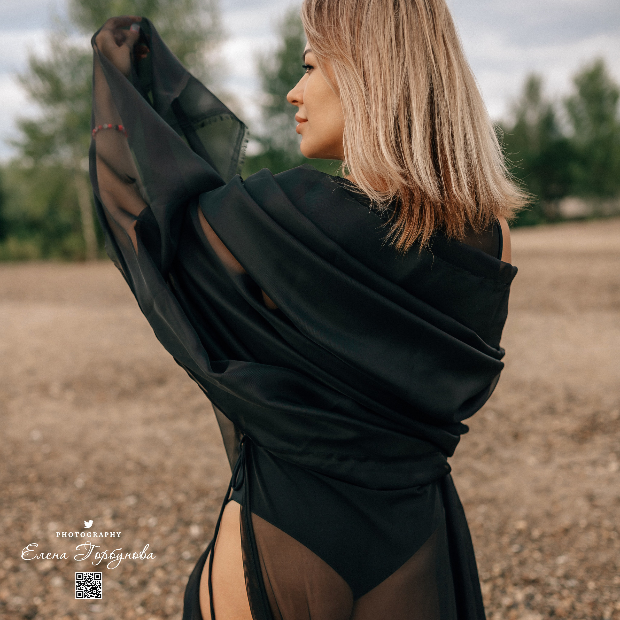 Черная серия с тканью. Набережная. Александра и Таисия. Июль 2025 г. Фотограф Пермь. Свадьбы. Семья и дети, школа, д. сад. Фотокниги