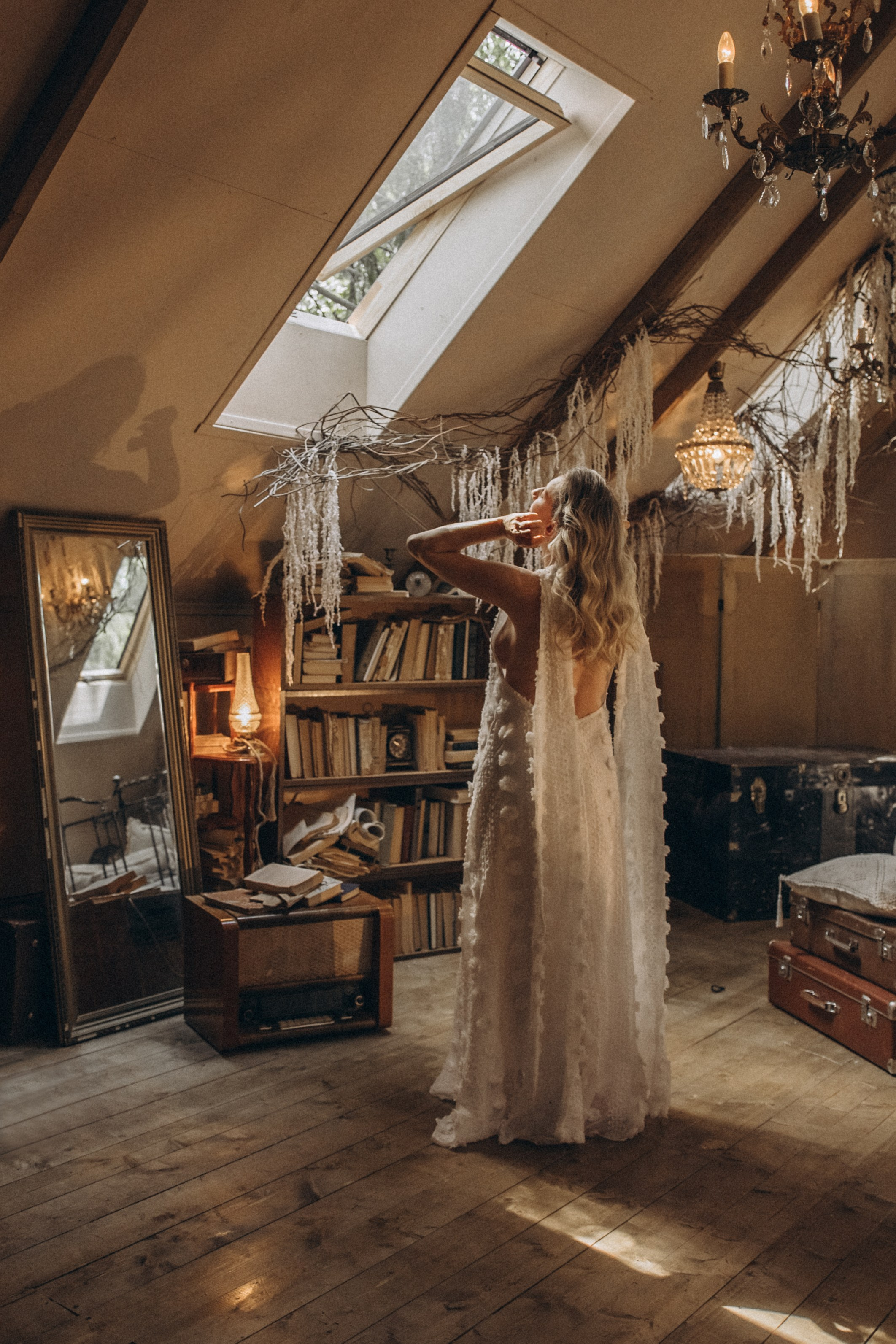 На заброшенном чердаке. Гаврилова Настя семейный фотограф lifestyle в Москве