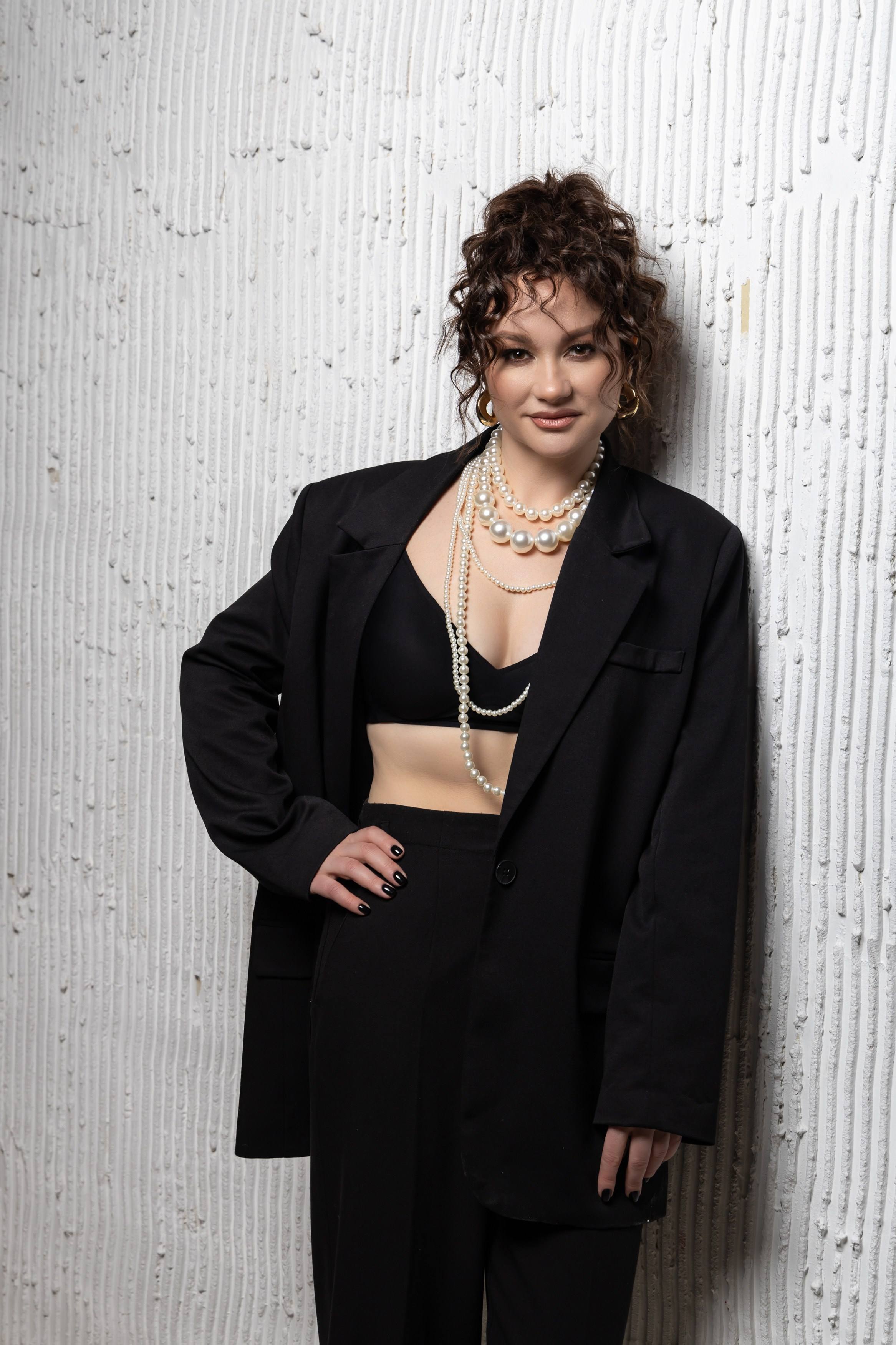 Ольга в фотостудии. Фотограф свадебный, репортажный, индивидуальный, фото для маркетплейсов, брендов, автосалонов