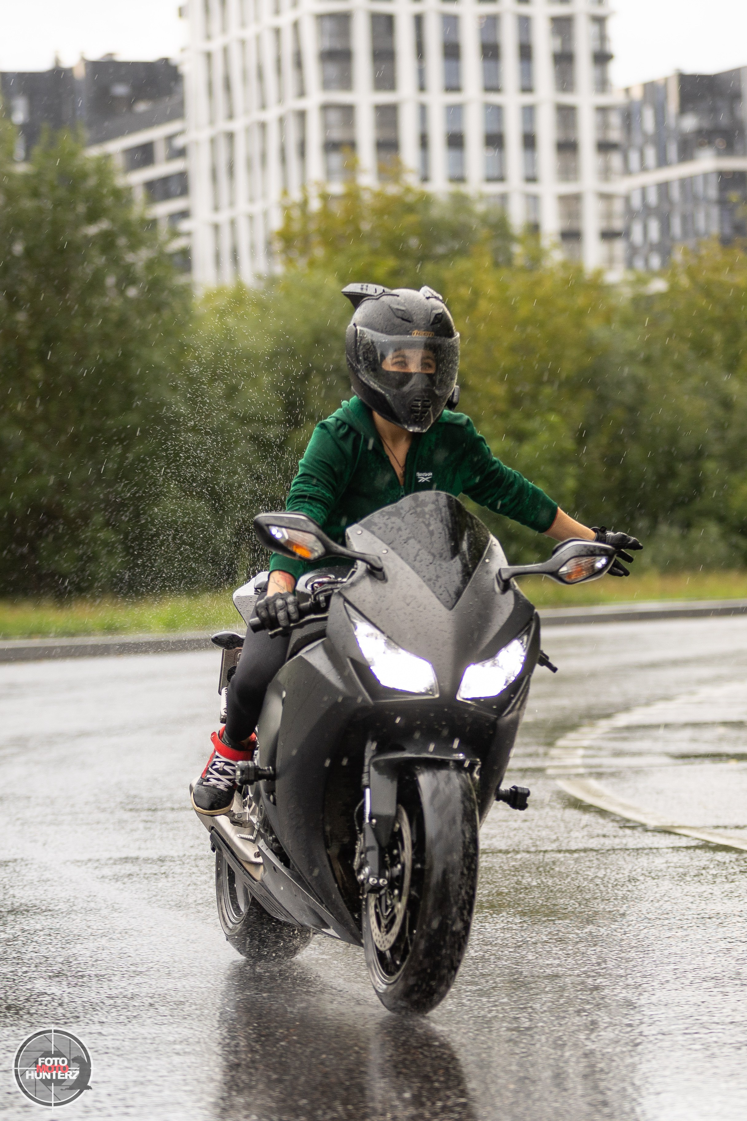 Мотоциклы на улицах города. Фотограф Ольга Гирусова «Пантерочка» Москва