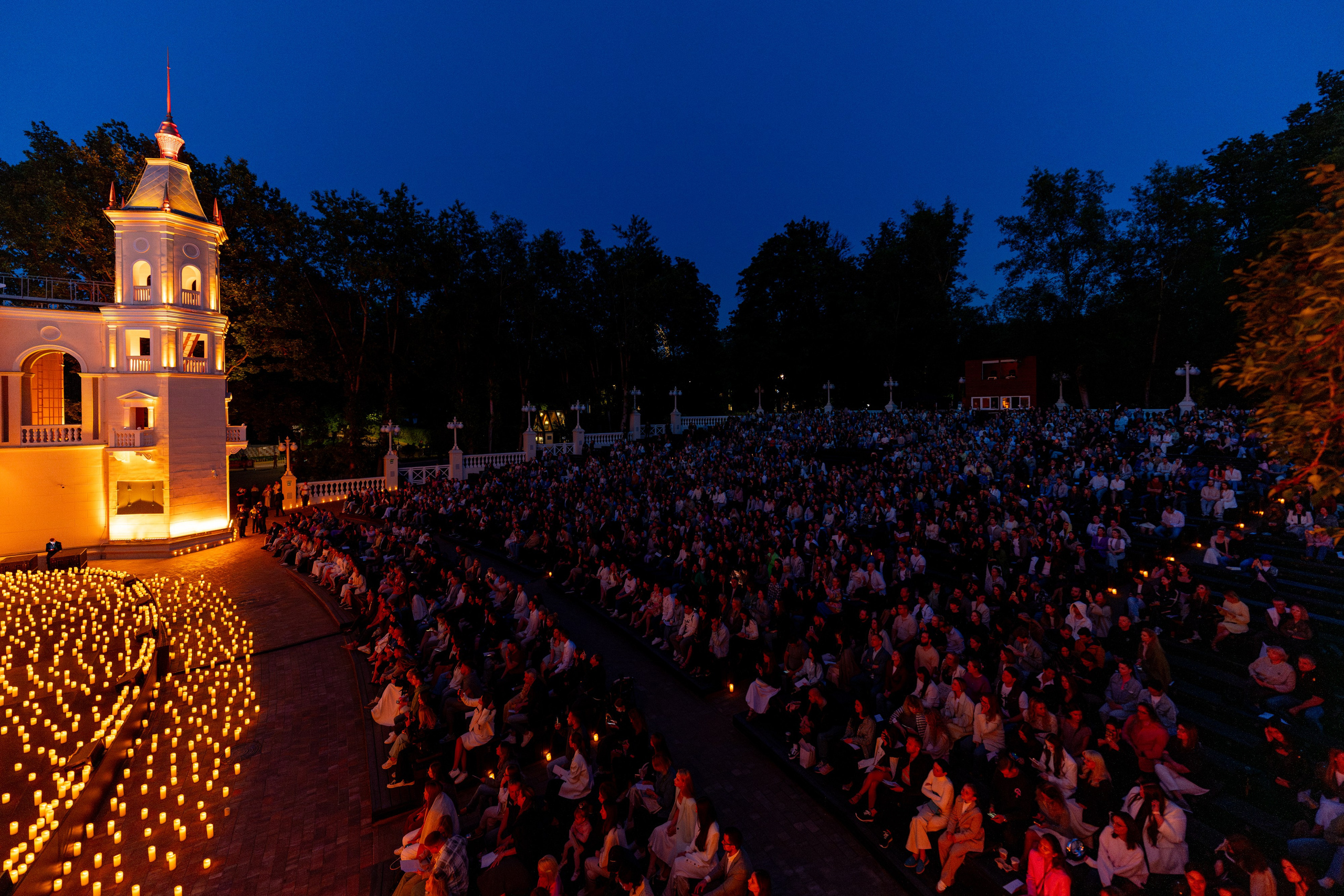 Симфонический оркестр Lumisfera при свечах. Фотограф Никита Комаров
