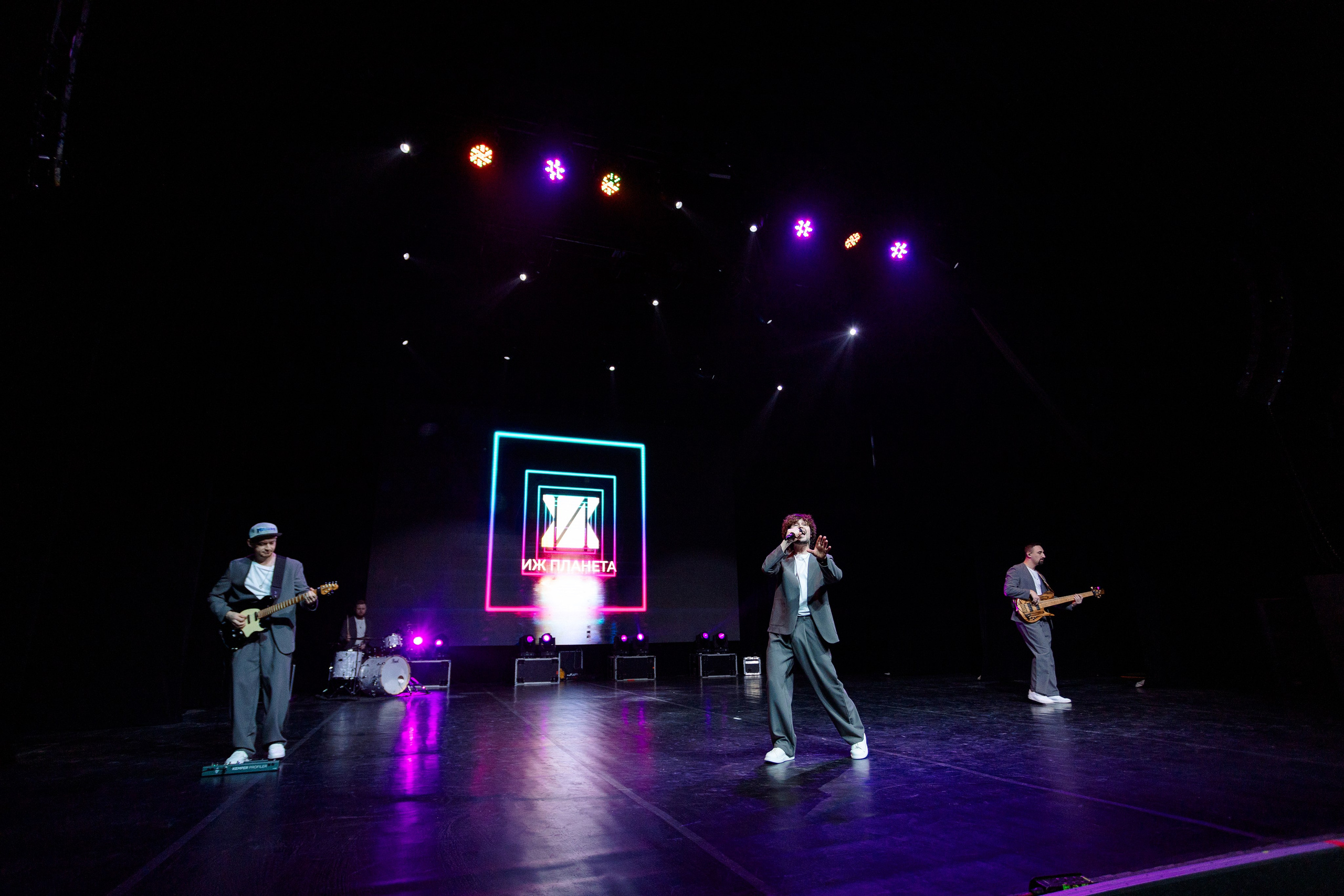 РЕПОРТАЖ: НОВЫЙ ГОД В ДК МЕТАЛЛУРГ. Профессиональный фотограф в Ижевске Леша Петров