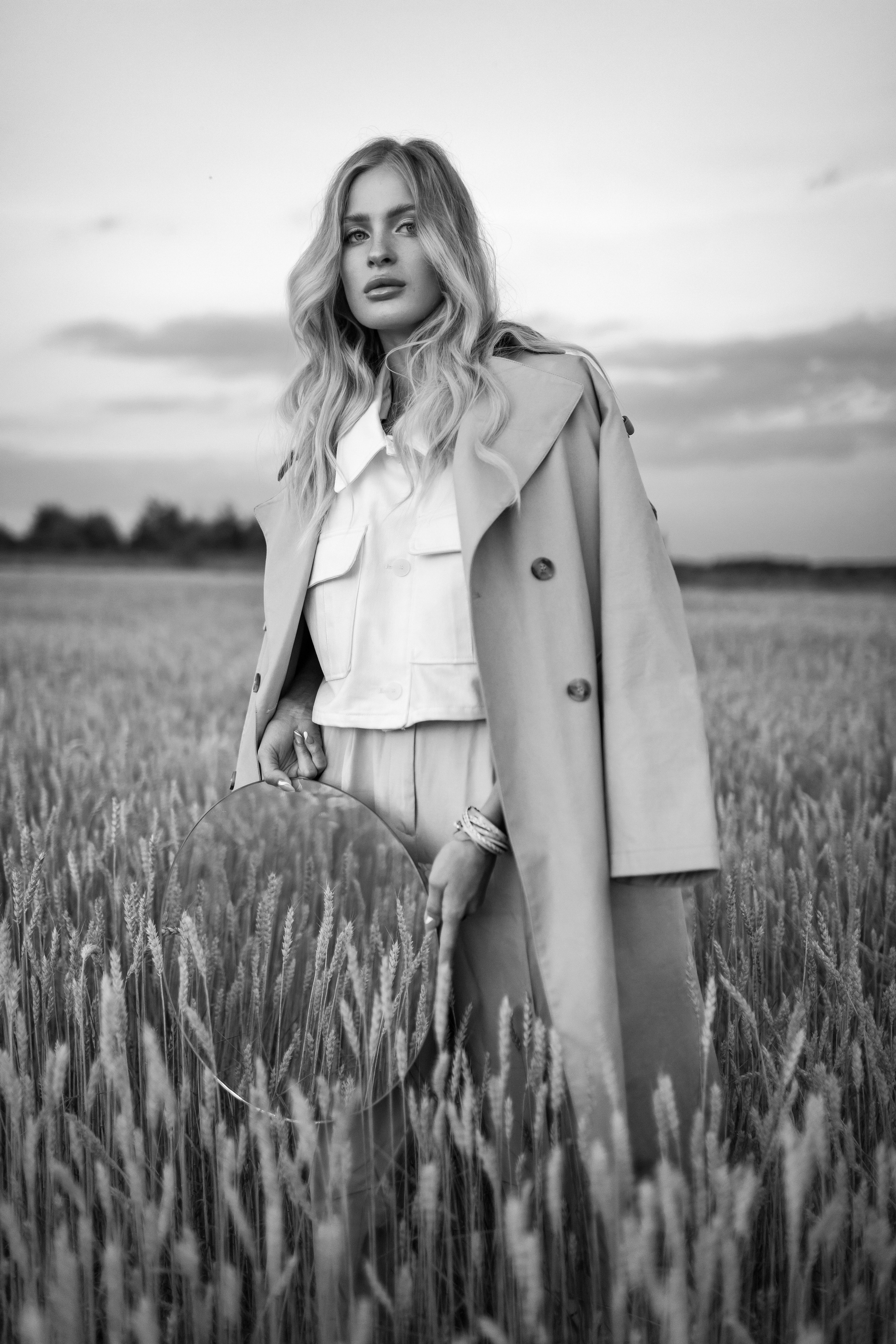 Модельная съемка в поле. Главная