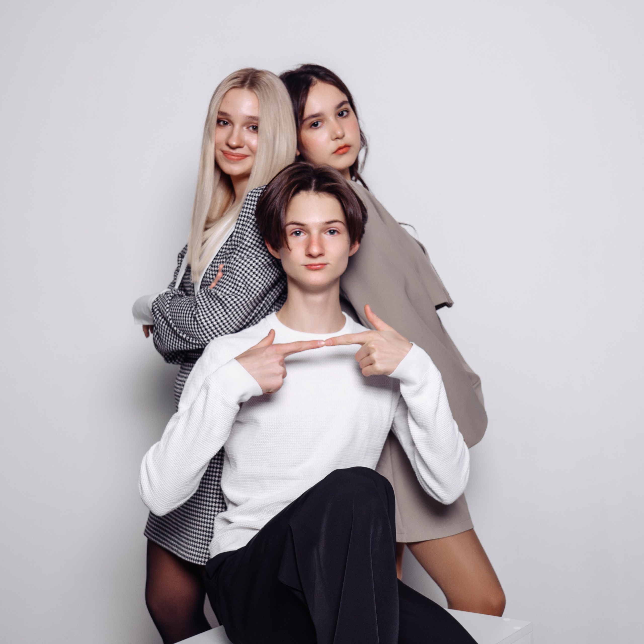 Альбомы в ФотоСтудии SelfieBox. НеФотоАльбом — выпускные альбомы Абакан Минусинск Черногорск Хакасия