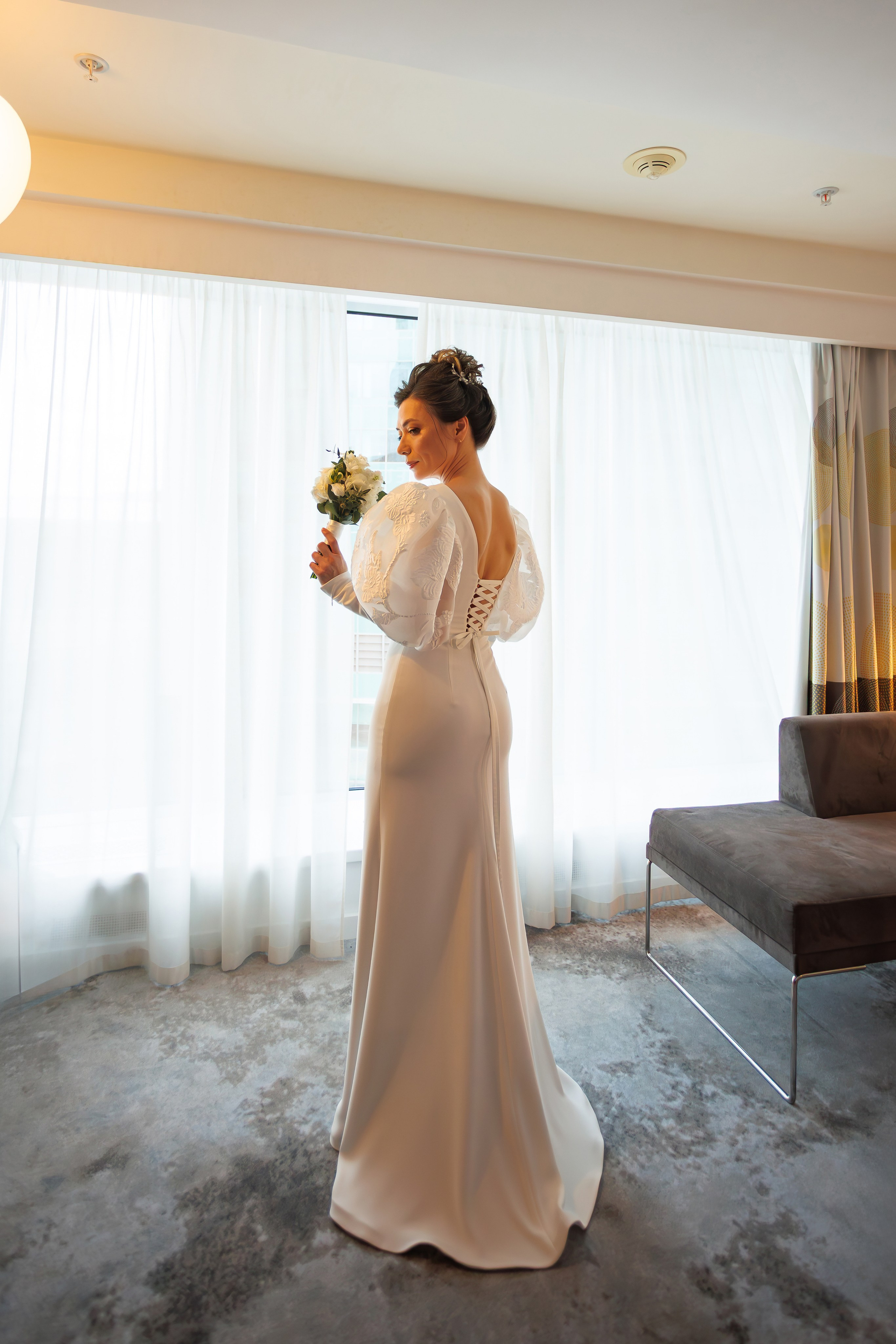 Свадебная фотосессия в библиотеке читальне им Пушкина. Свадебный фотограф Москва и МО Сергей Киржаев