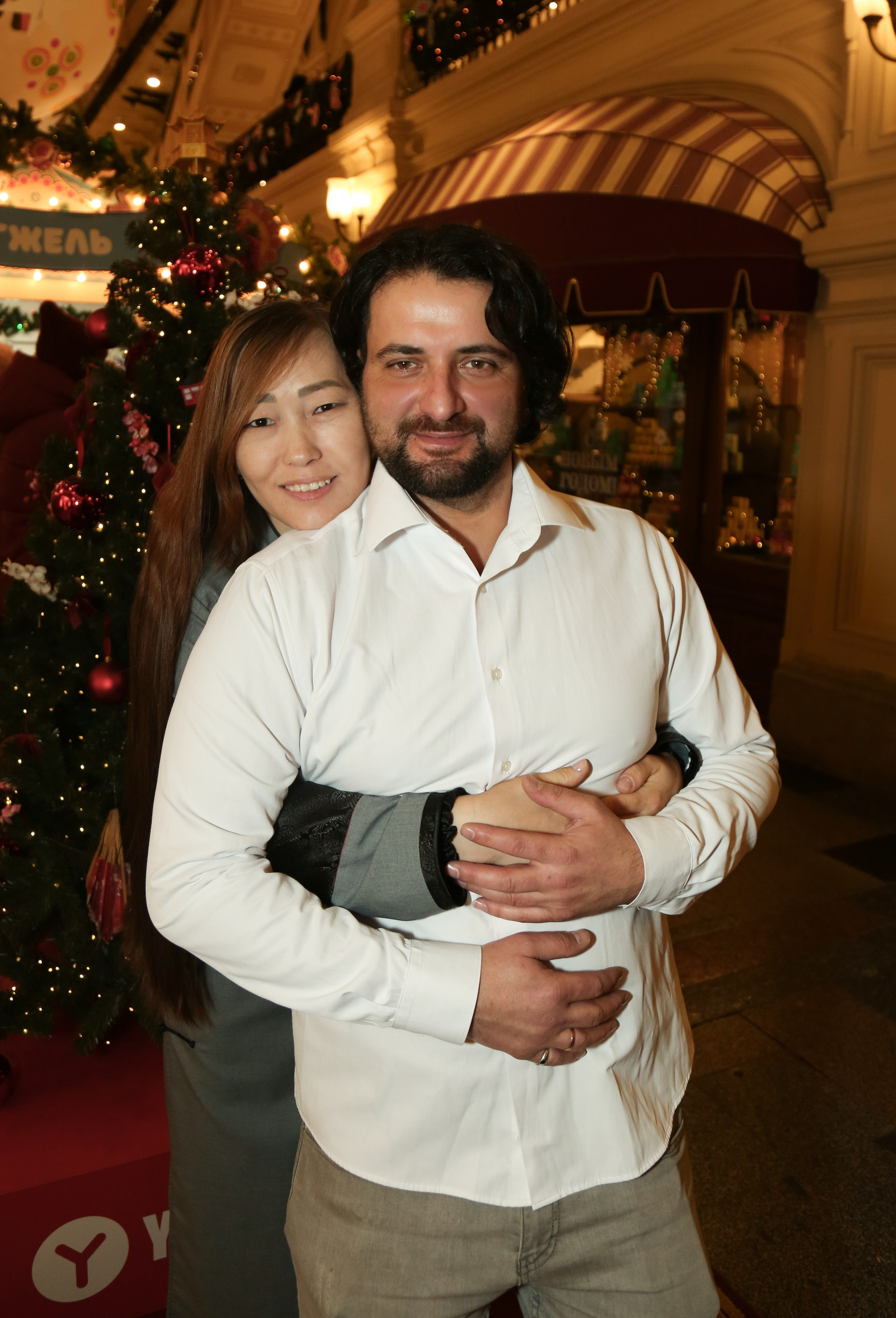 Новогодняя семейная фотосессия в ГУМе. Фотосессия в студии в Москве от профессионального фотографа услуги по доступным ценам