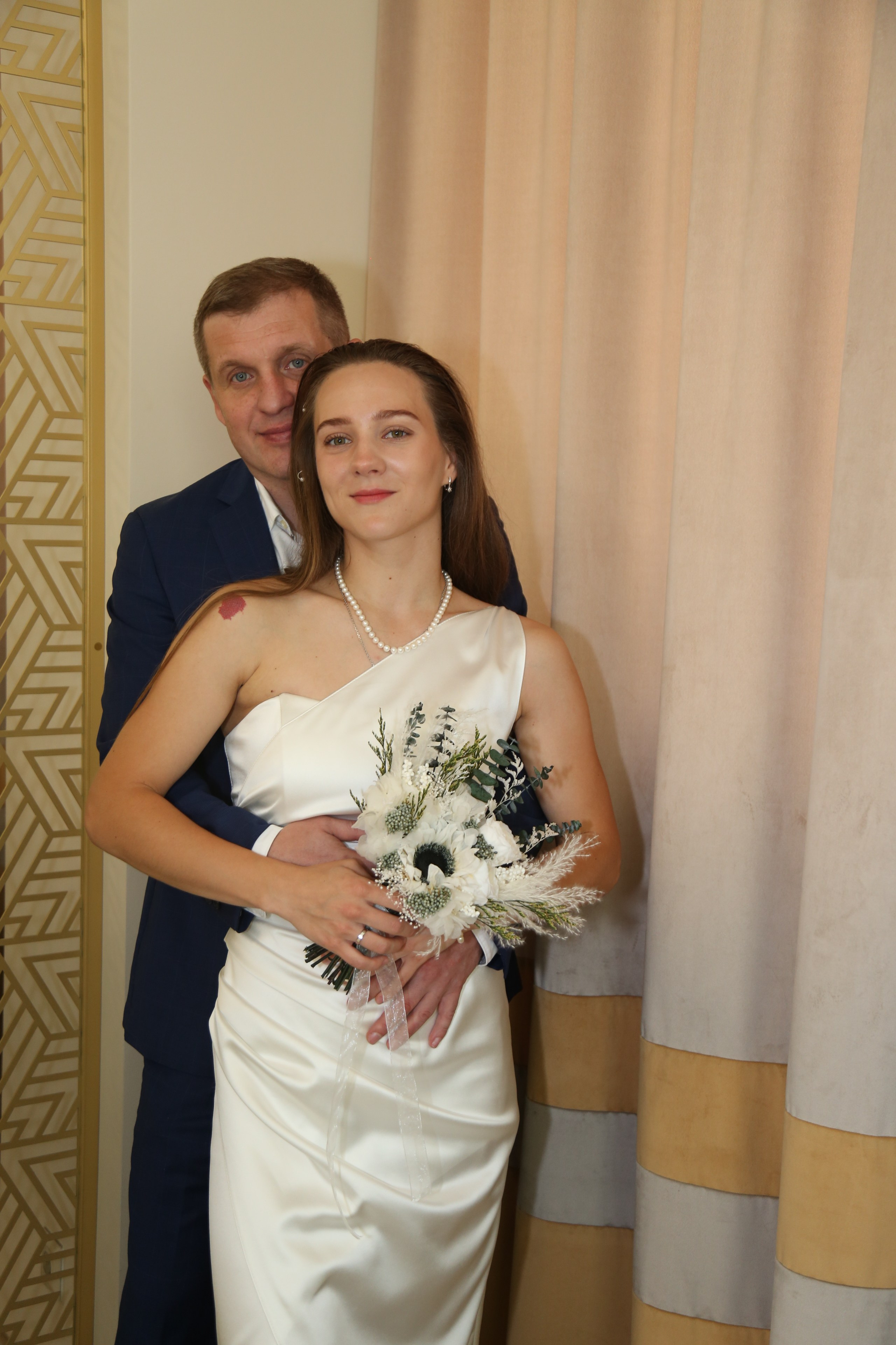 ЗАГС Савёловский свадебная фотосессия и прогулка в парке Дубки для Александра и Анастасии. Фотосессия в студии в Москве от профессионального фотографа услуги по доступным ценам