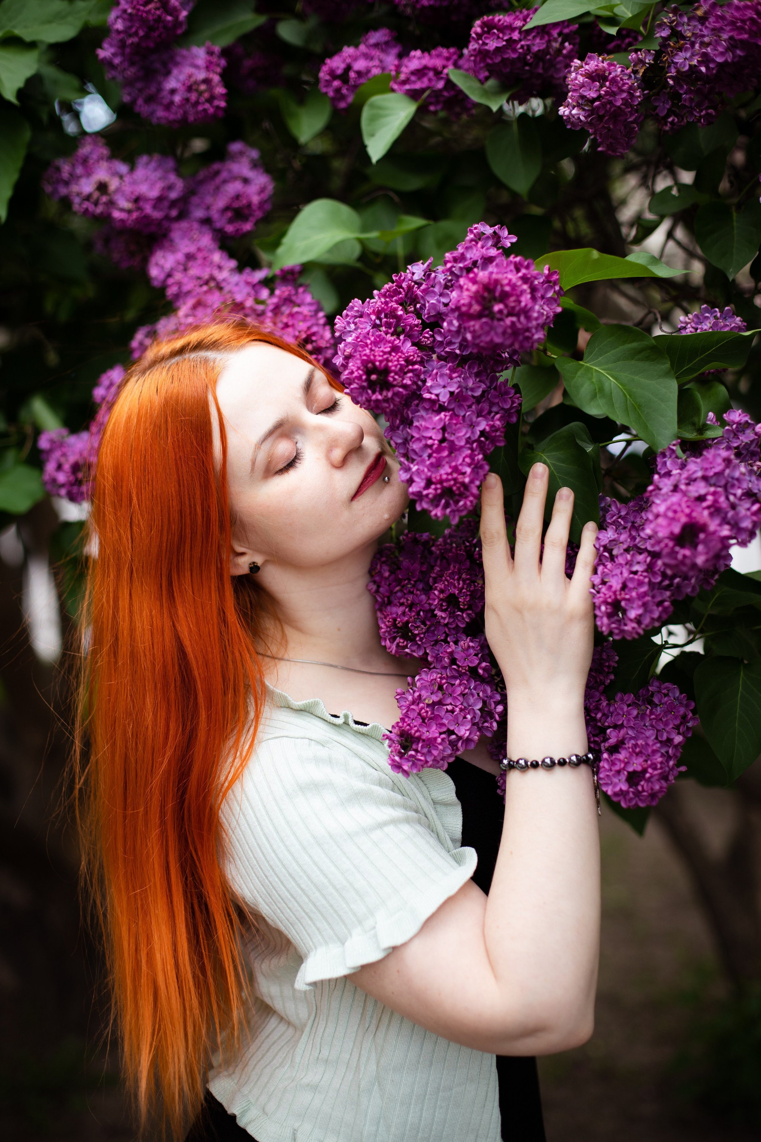 Весенние фотосессии в сирени. Портретный фотограф в Санкт-Петербурге Надежда Капранова