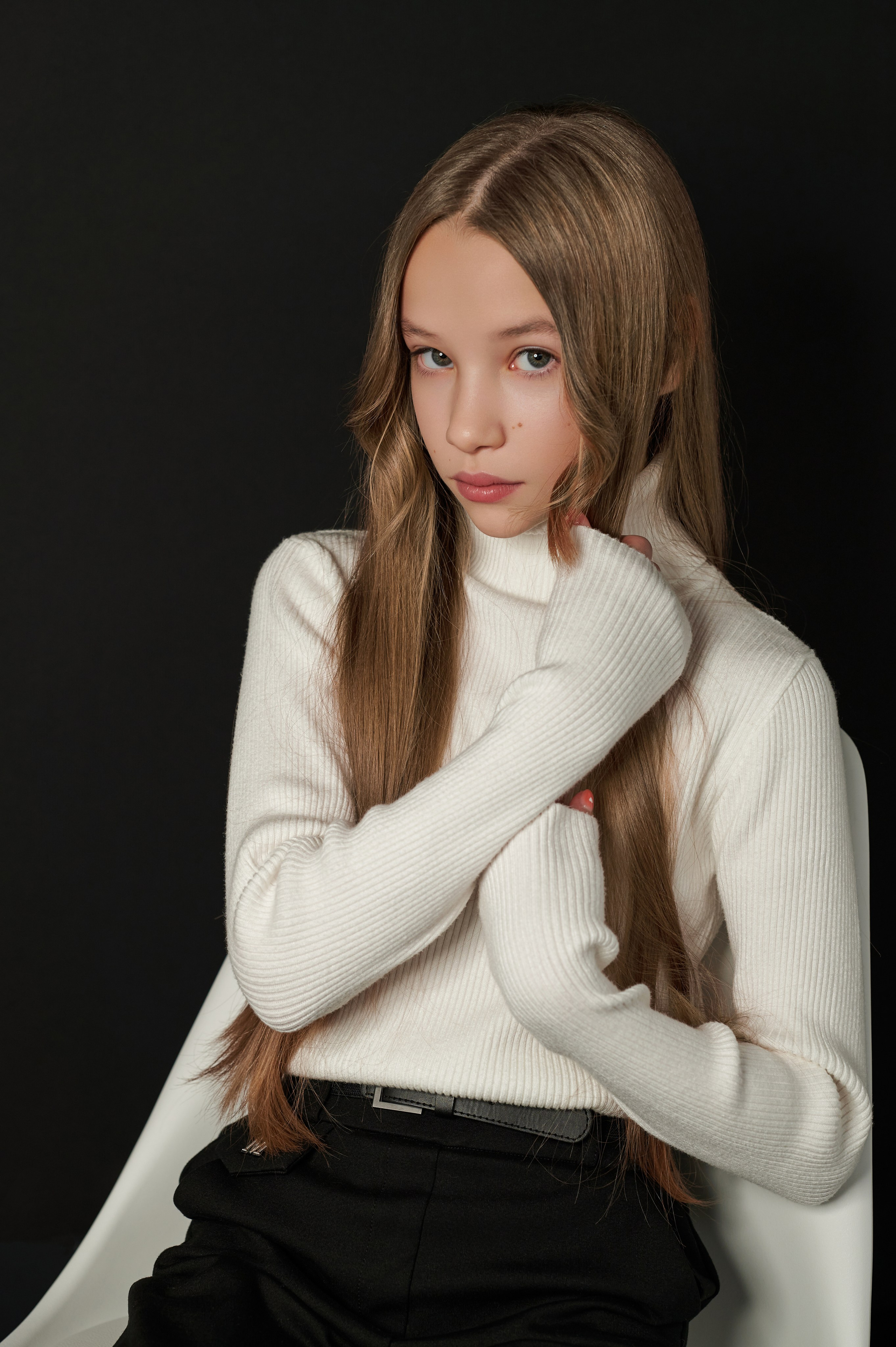 Студийная стильная съёмка матери и дочери