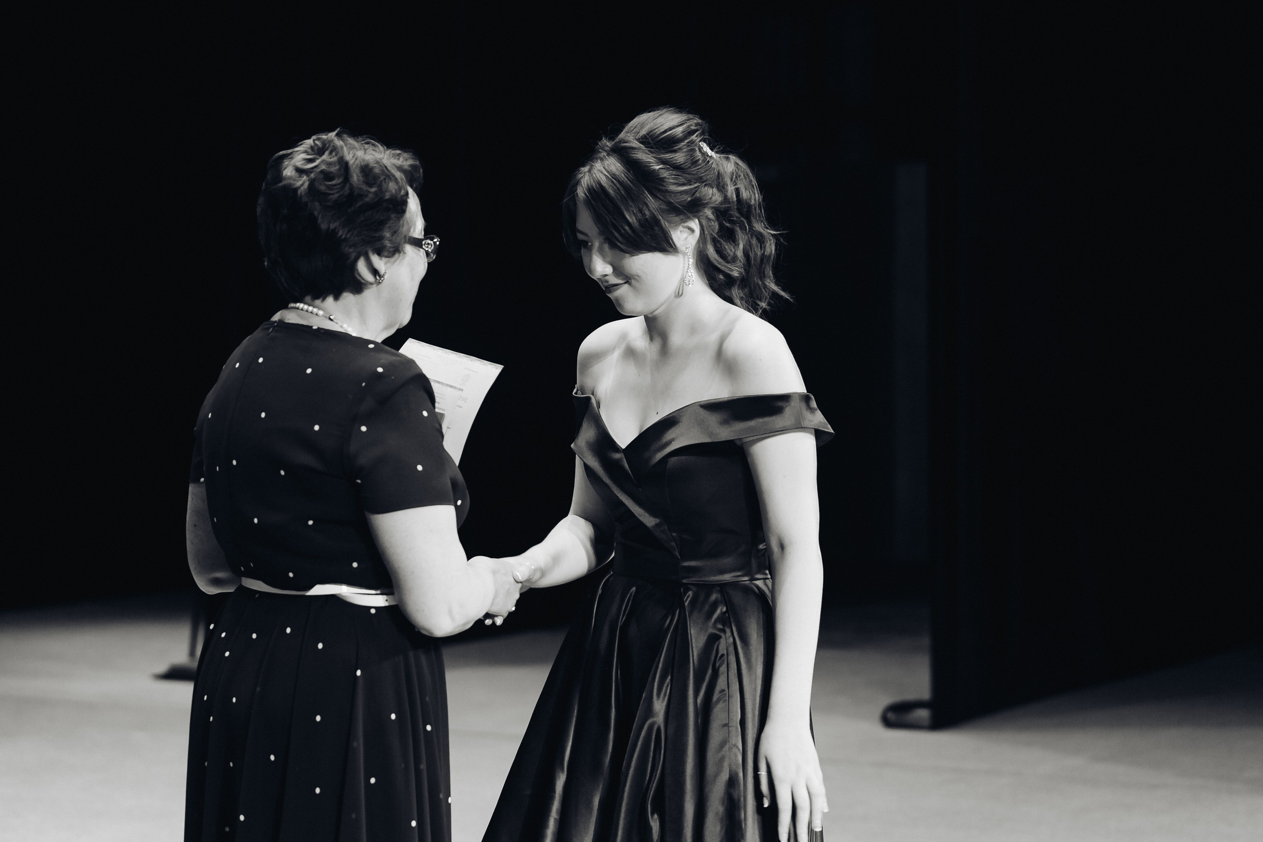 Вручение аттестатов 14 Гимназия. Свадебный и семейный фотограф в Улан-Удэ