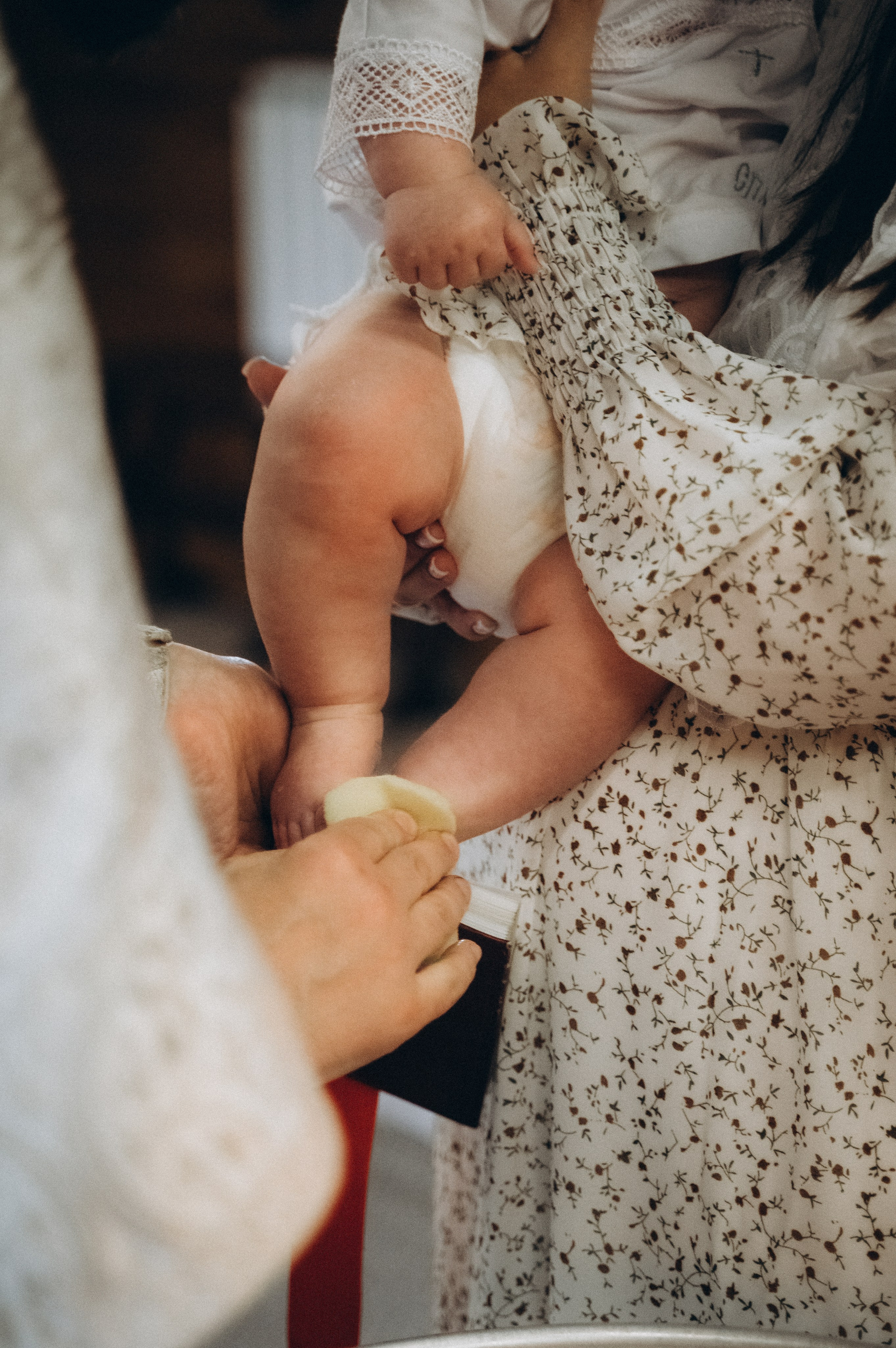 Крещение Егора (ХРАМ СВЯТИТЕЛЯ НИКОЛАЯ ЯПОНСКОГО) частичная конфиденциальность. Семейный фотограф в Минске Дарья Дреко