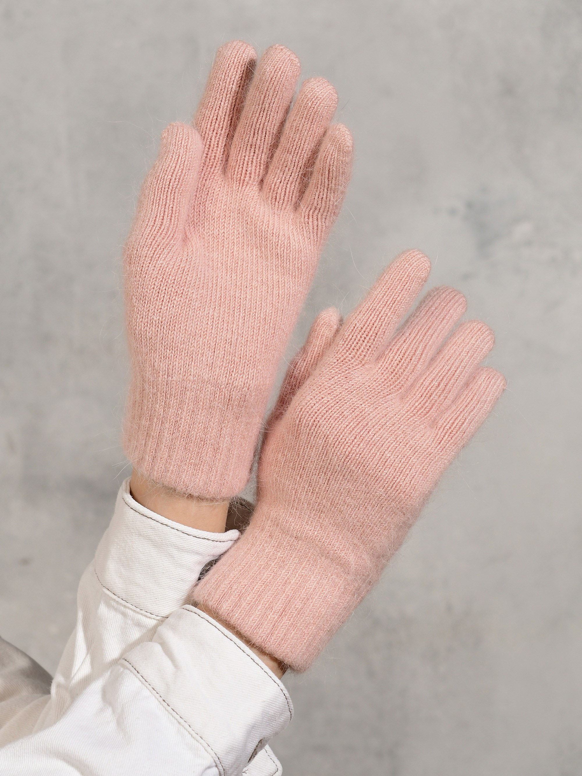 Съёмка перчаток, варежек и руковичек. Предметная фотосъемка для маркетплейсов в Москве. Предметный фотограф Дмитрий Дрогунов