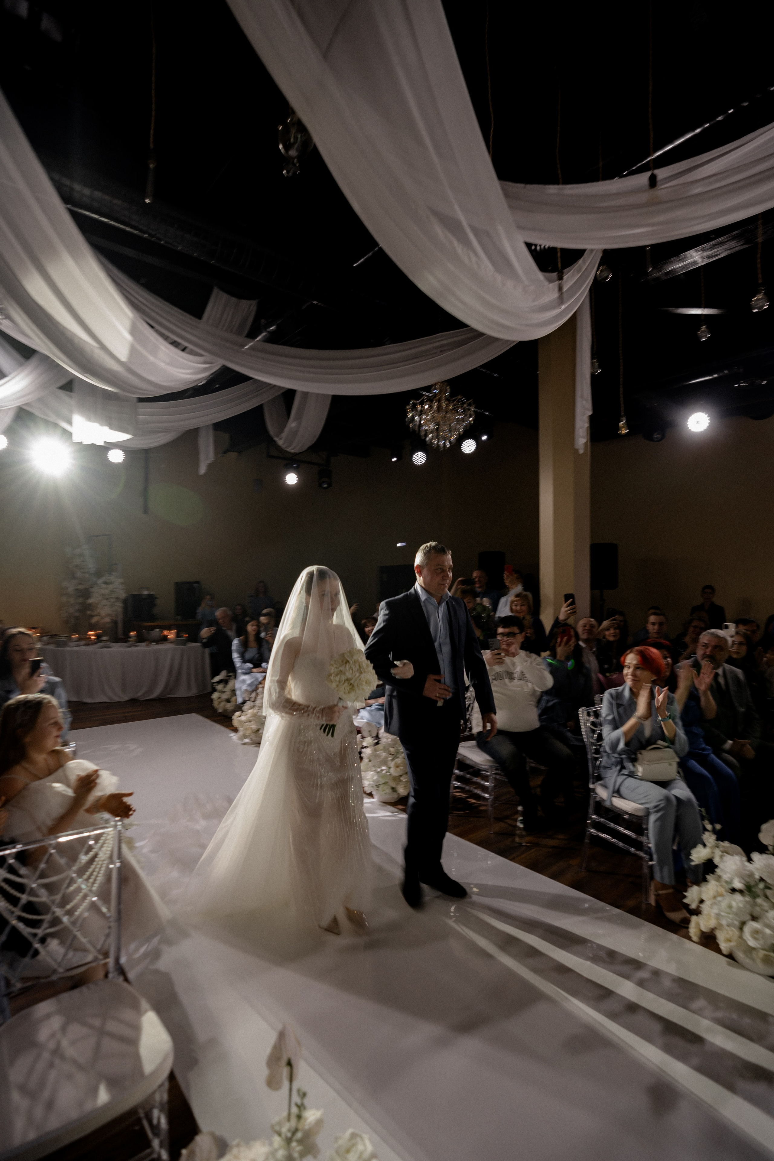 СВАДЕБНАЯ СЬЕМКА СБОРОВ В ОТЕЛЕ И ВЫЕЗД НА ЦЕРЕМОНИЮ (СНЯТО В СИБИРЕ В НИЖНЕВАРТОВСКЕ). Профессиональный фотограф, Санкт-Петербург — Виктория Богомолова