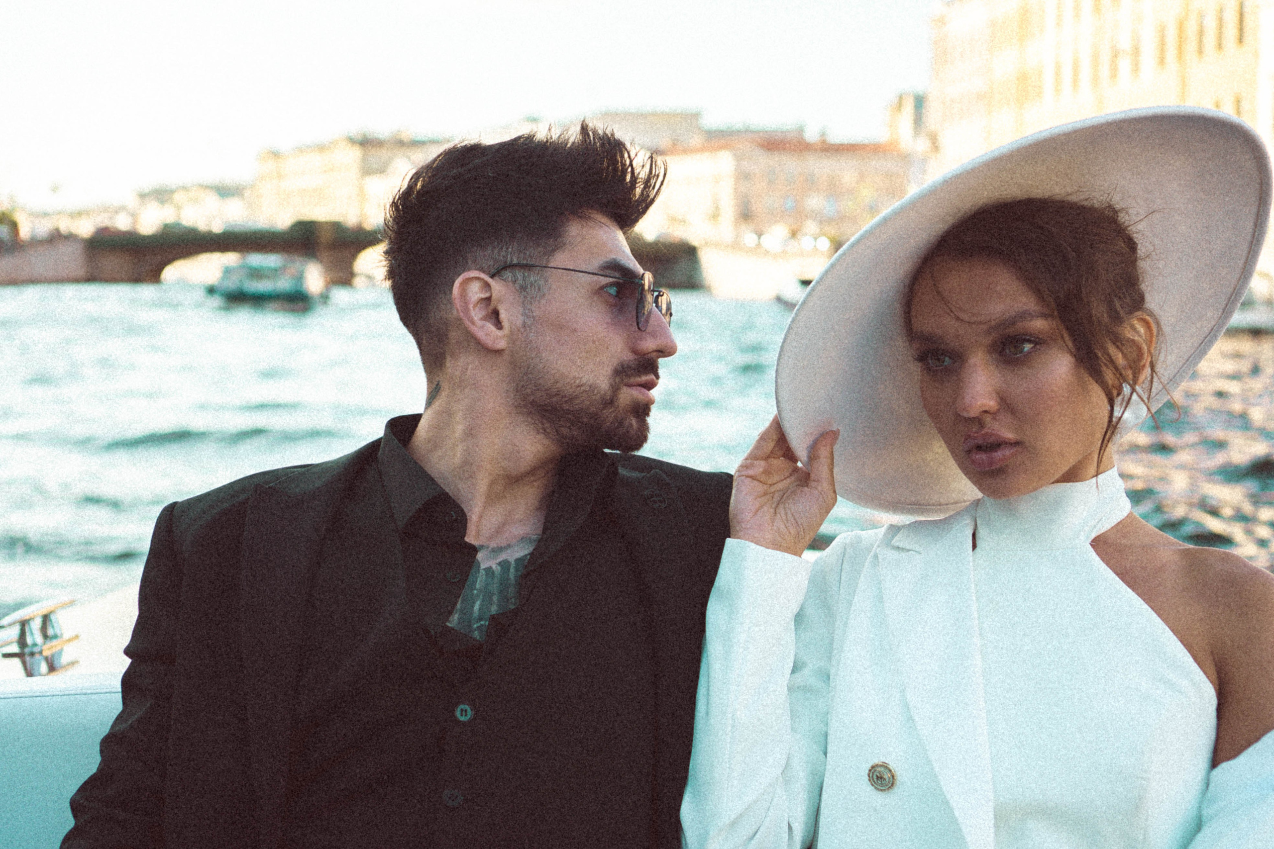 СВАДЕНБНАЯ СЬЕМКА НА КАТЕРЕ ПО КАНАЛАМ САНКТ-ПЕТЕРБУРГА И В АКВАТОРИИ НЕВЫ. Профессиональный фотограф, Санкт-Петербург — Виктория Богомолова